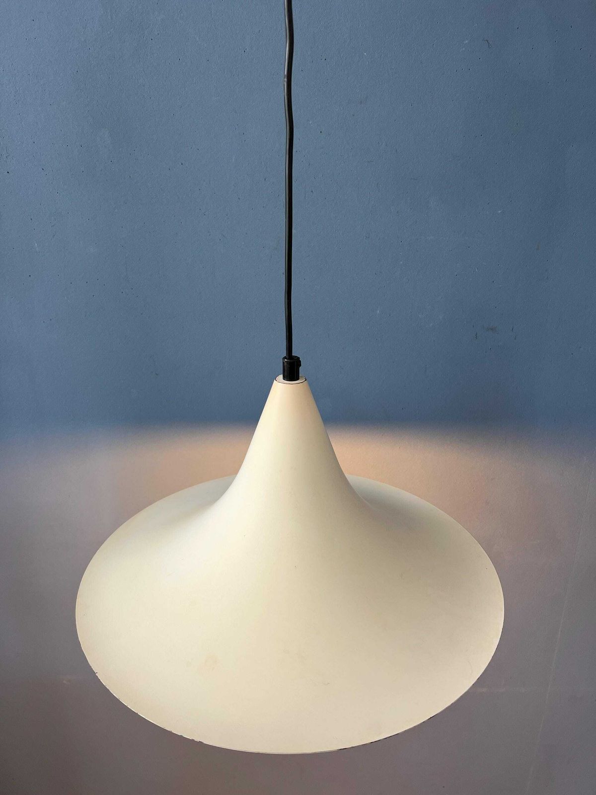 photo for sale Vintage Metalen Heksenhoed Space Age Hanglamp