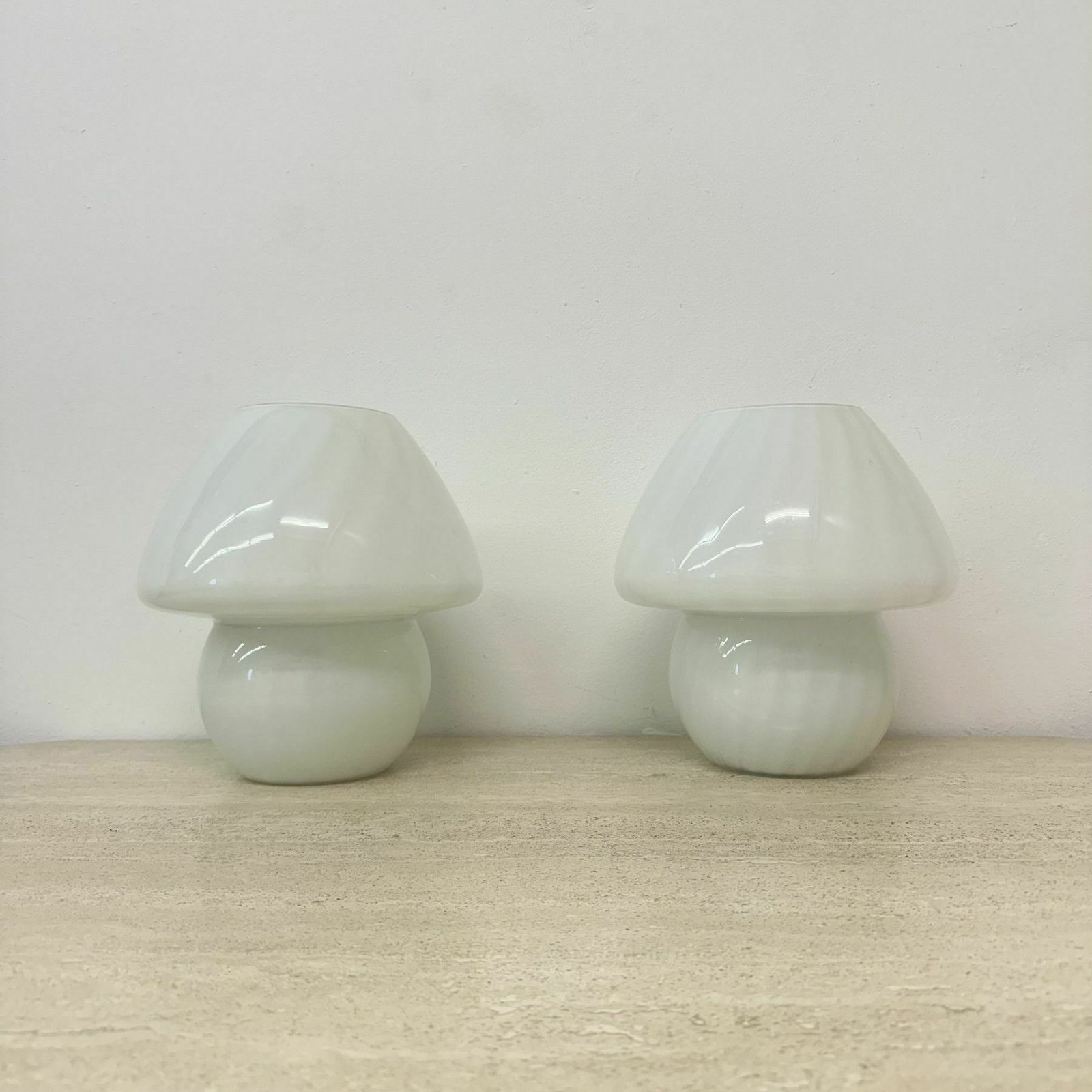 Set Van 2 Tafellampen Met Paddenstoelvorm En Wervelpatroon, Jaren 1970 photo 685.0