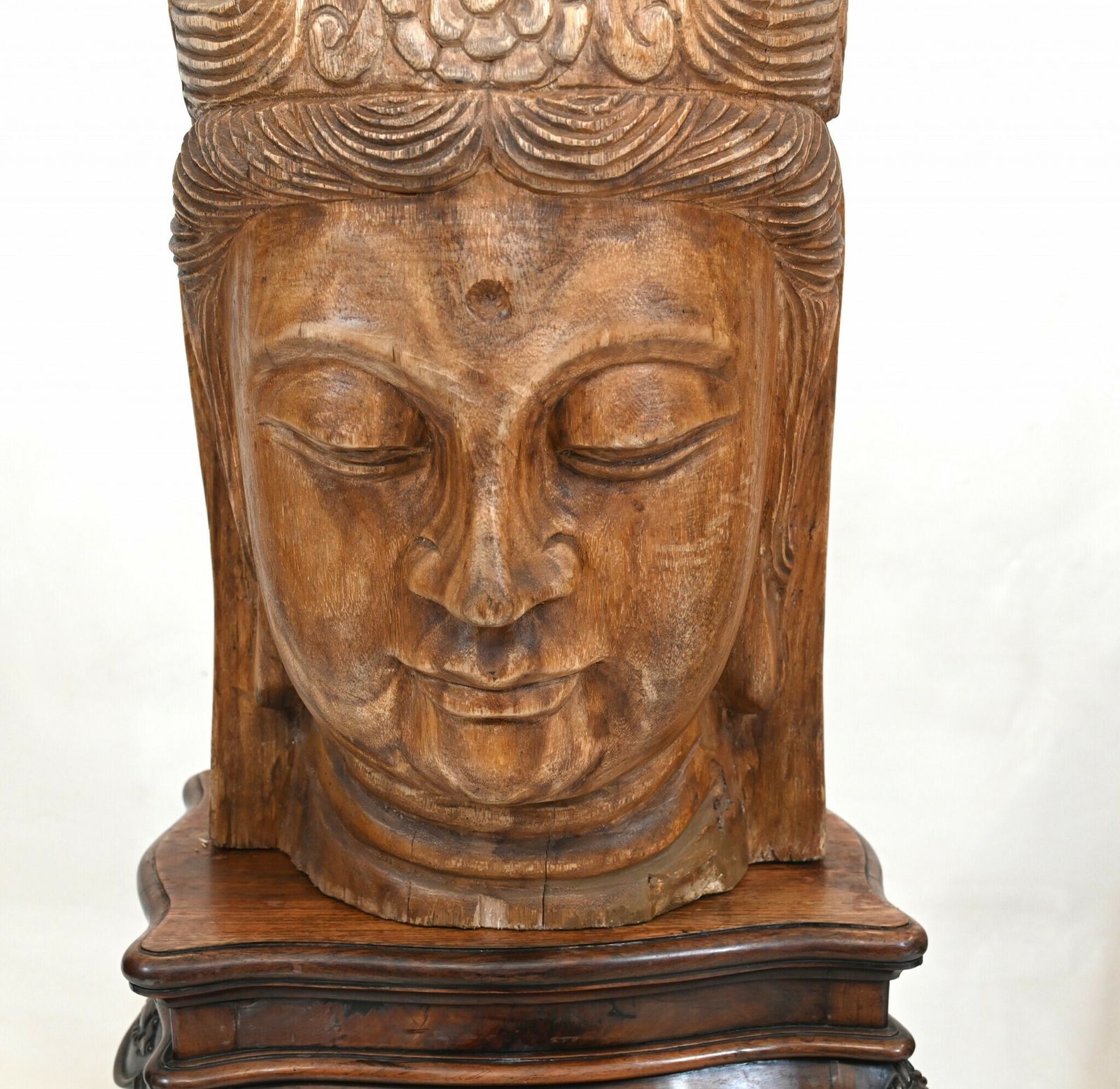 Carved Tibetan Buddha Best Statue Buddhist Head Statue photo for sale