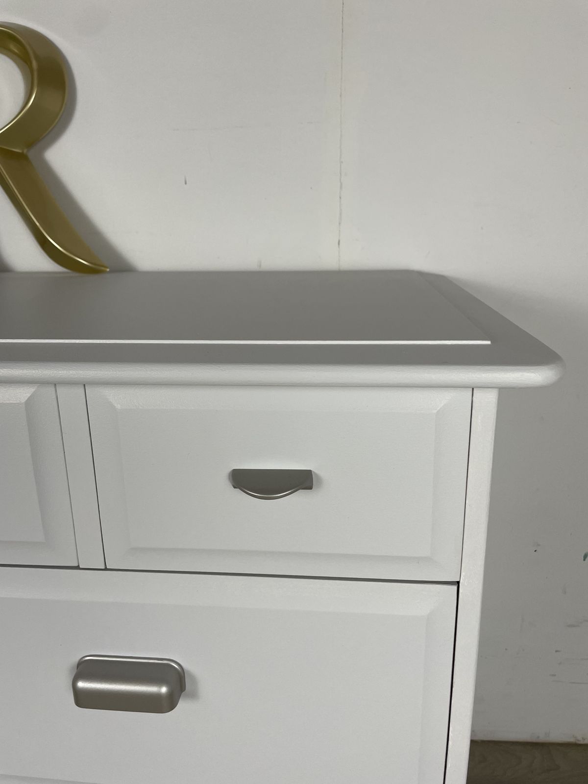 Stag Minstrel Chest Of 4 Over 2 Drawers Painted Grey photo 645.0