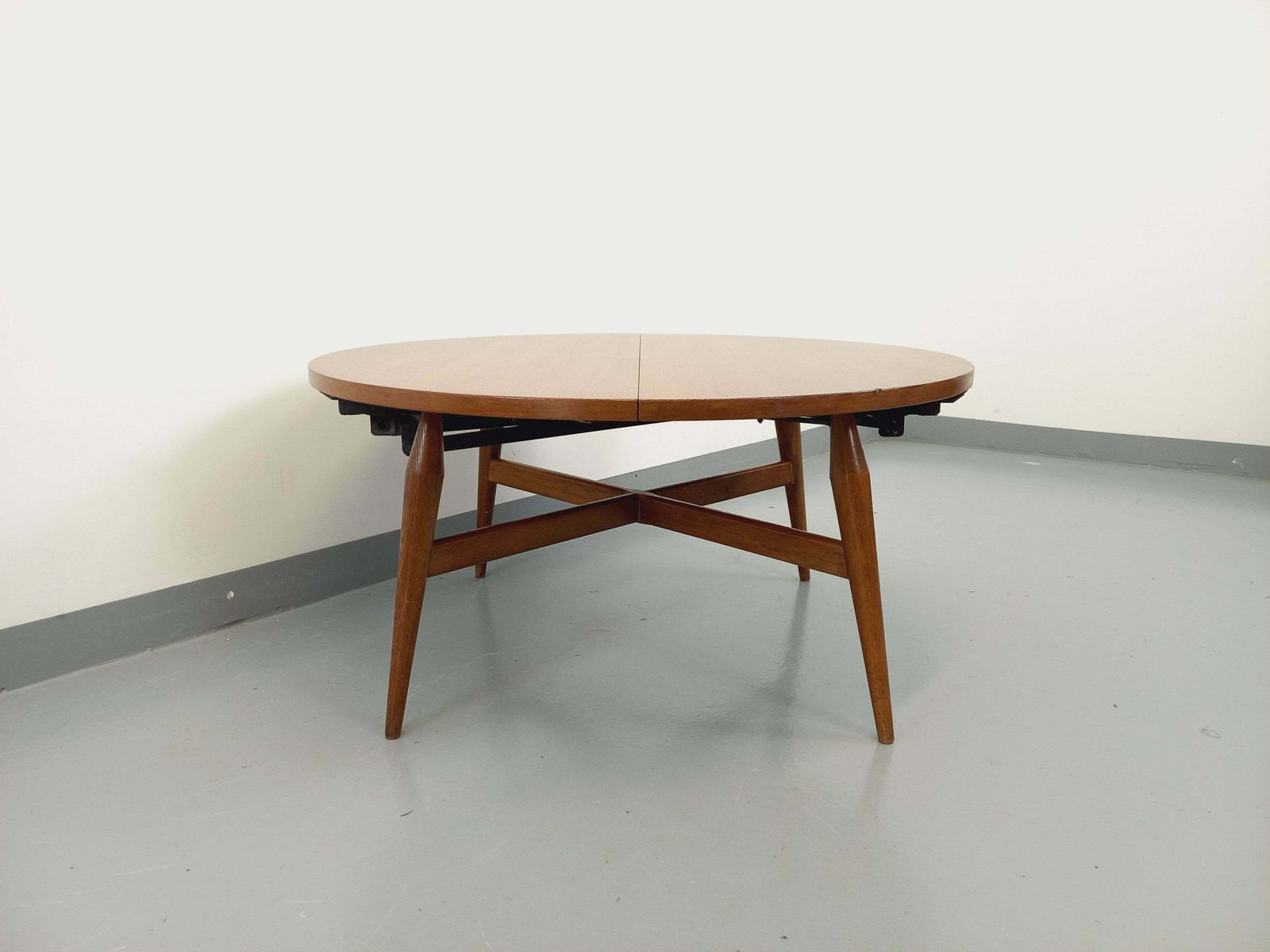 Table basse ronde extensible Smorrebrod en teck, par Arne Vodder photo vintage