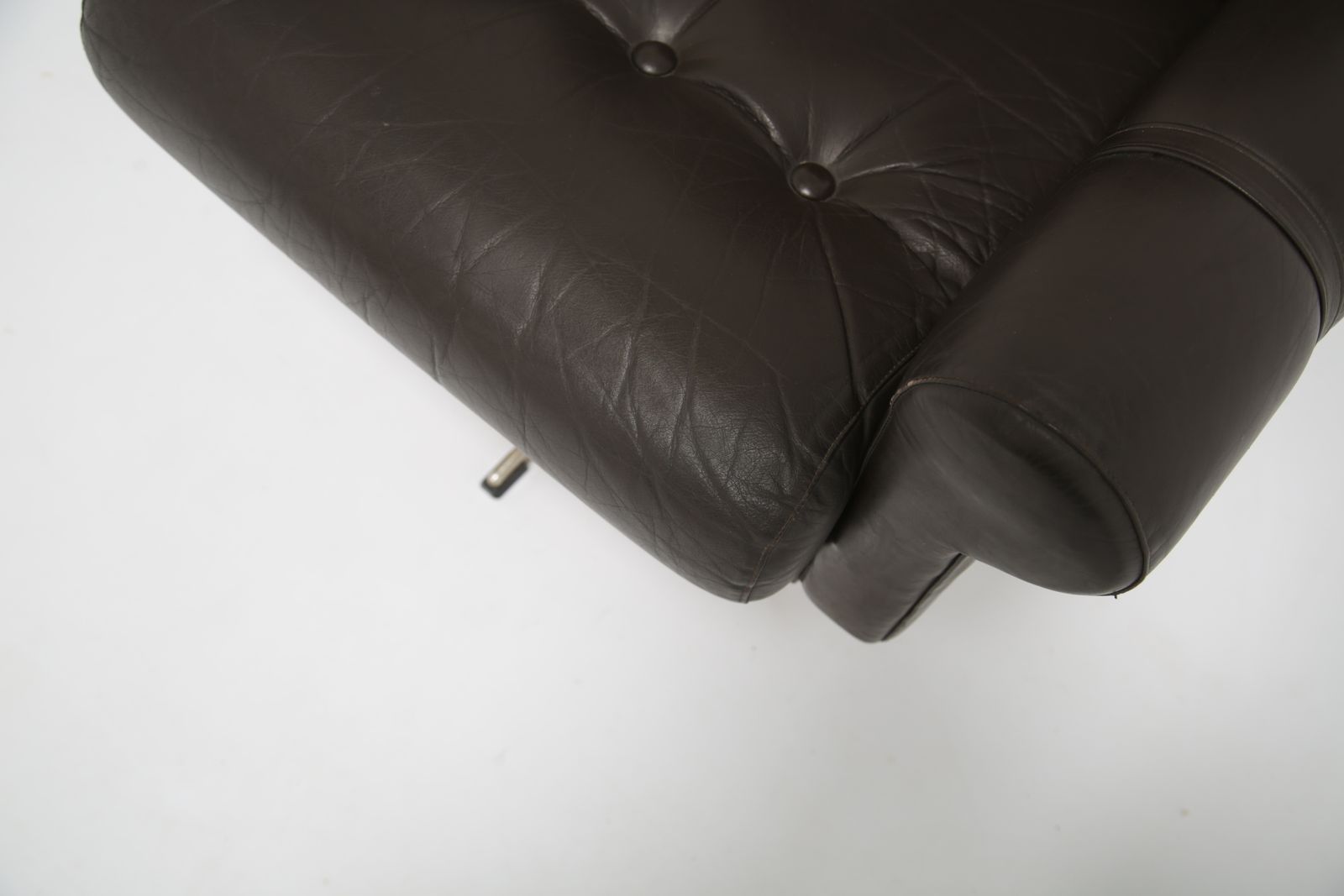 Vintage Brown Leather Swivel Armchair, Denmark, 1970s. photo vintage