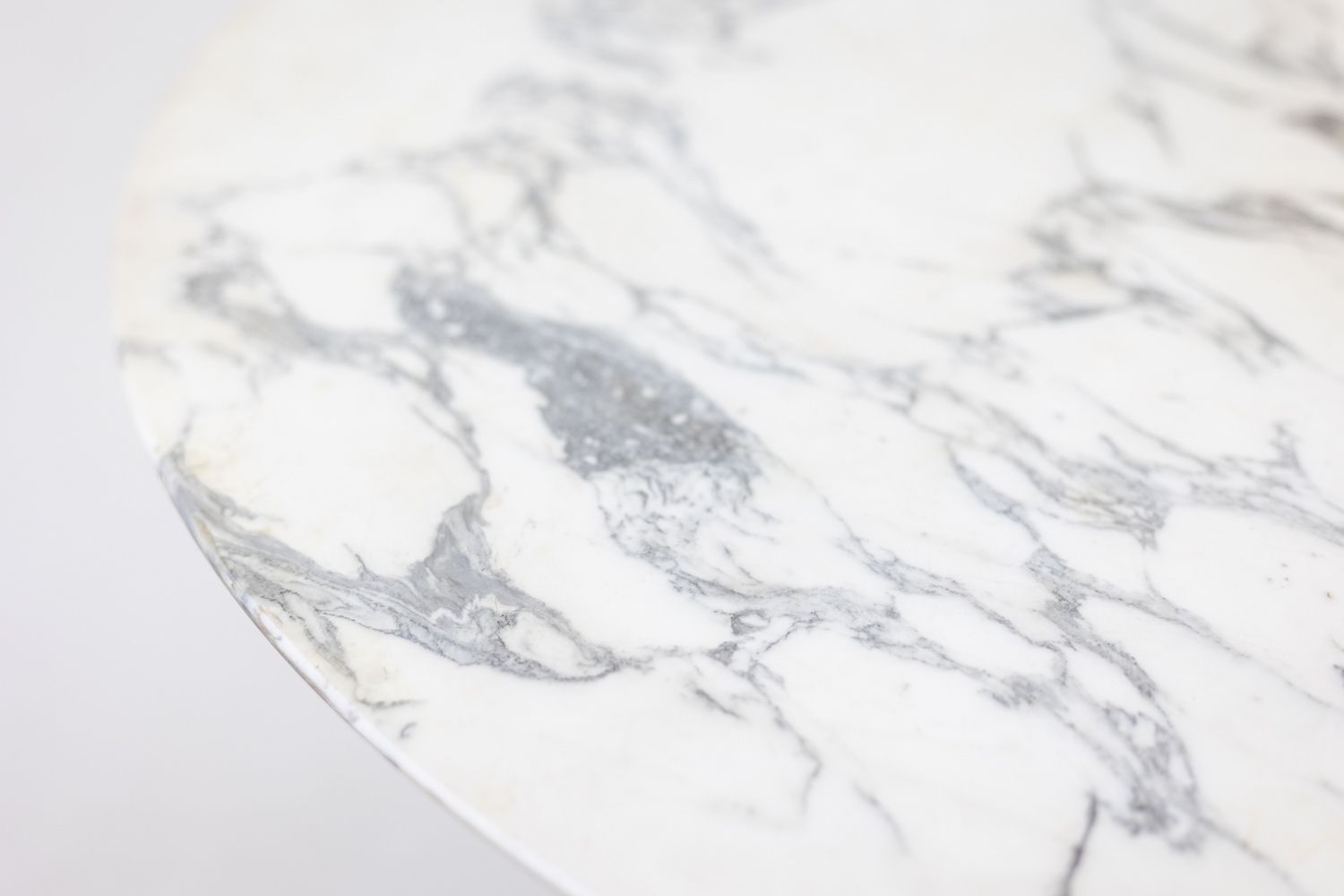 Eero Saarinen For Knoll International. “Tulip” Coffee Table In Marble. 1960s. Ls52531254d photo vinterior