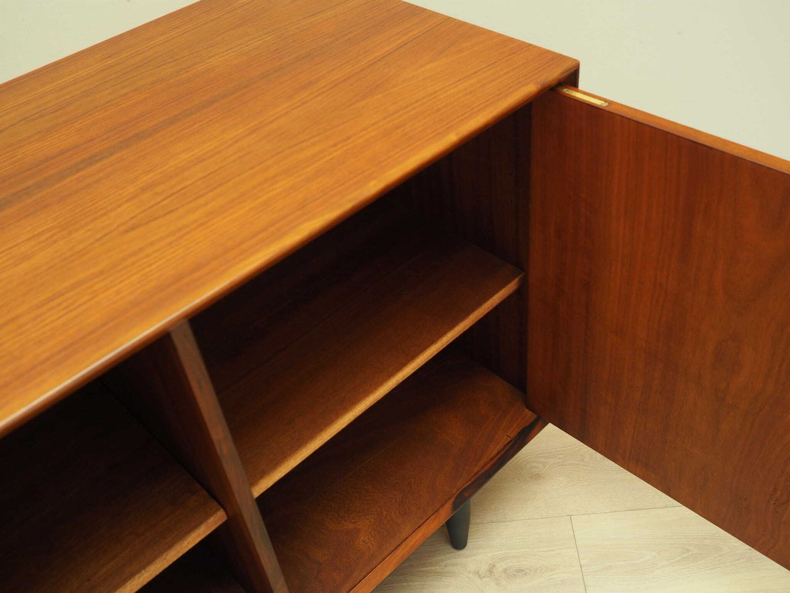 photo furniture Vintage Kast, Deens Design, Jaren 1970, Fabrikant: Brouer
