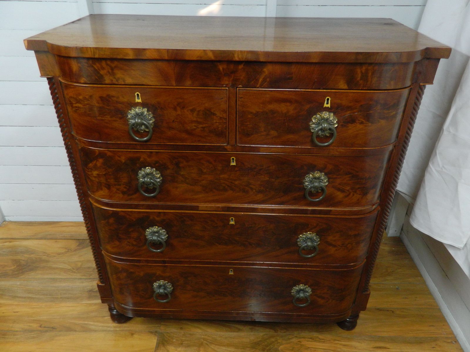 photo vinterior Regency Ogee Scotch Chest Of Drawers
