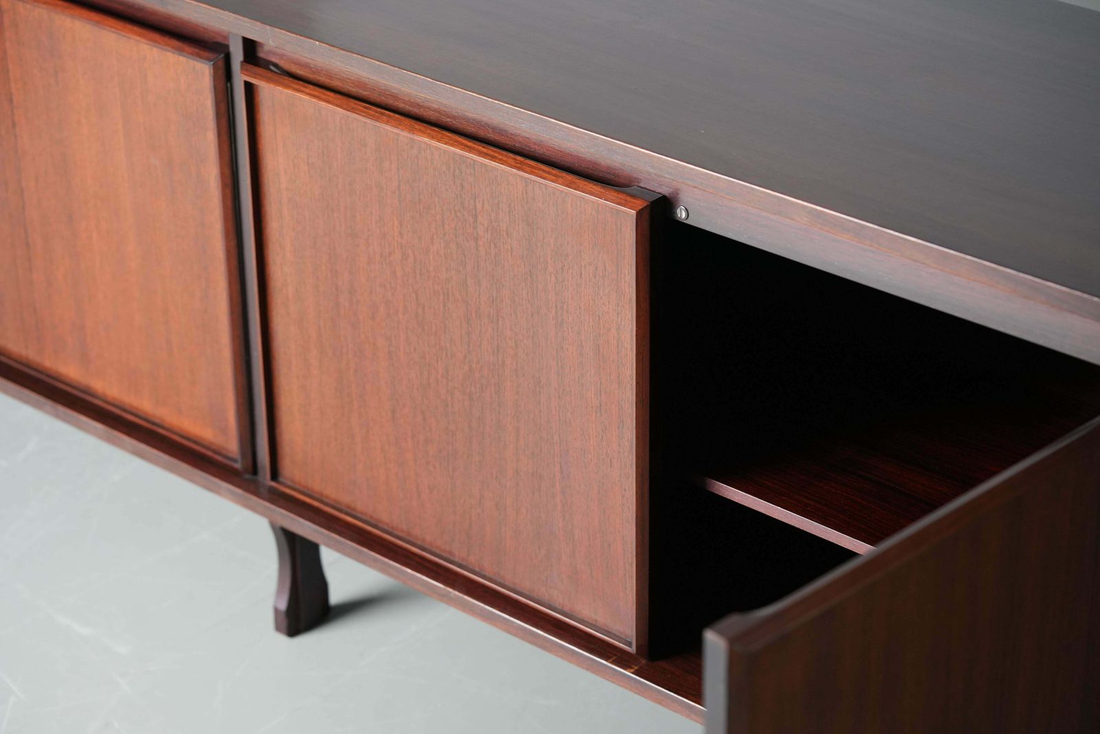 4213.0 Large 4 Door Credenza In Mahogany And Teak, Italy, 1960's photo