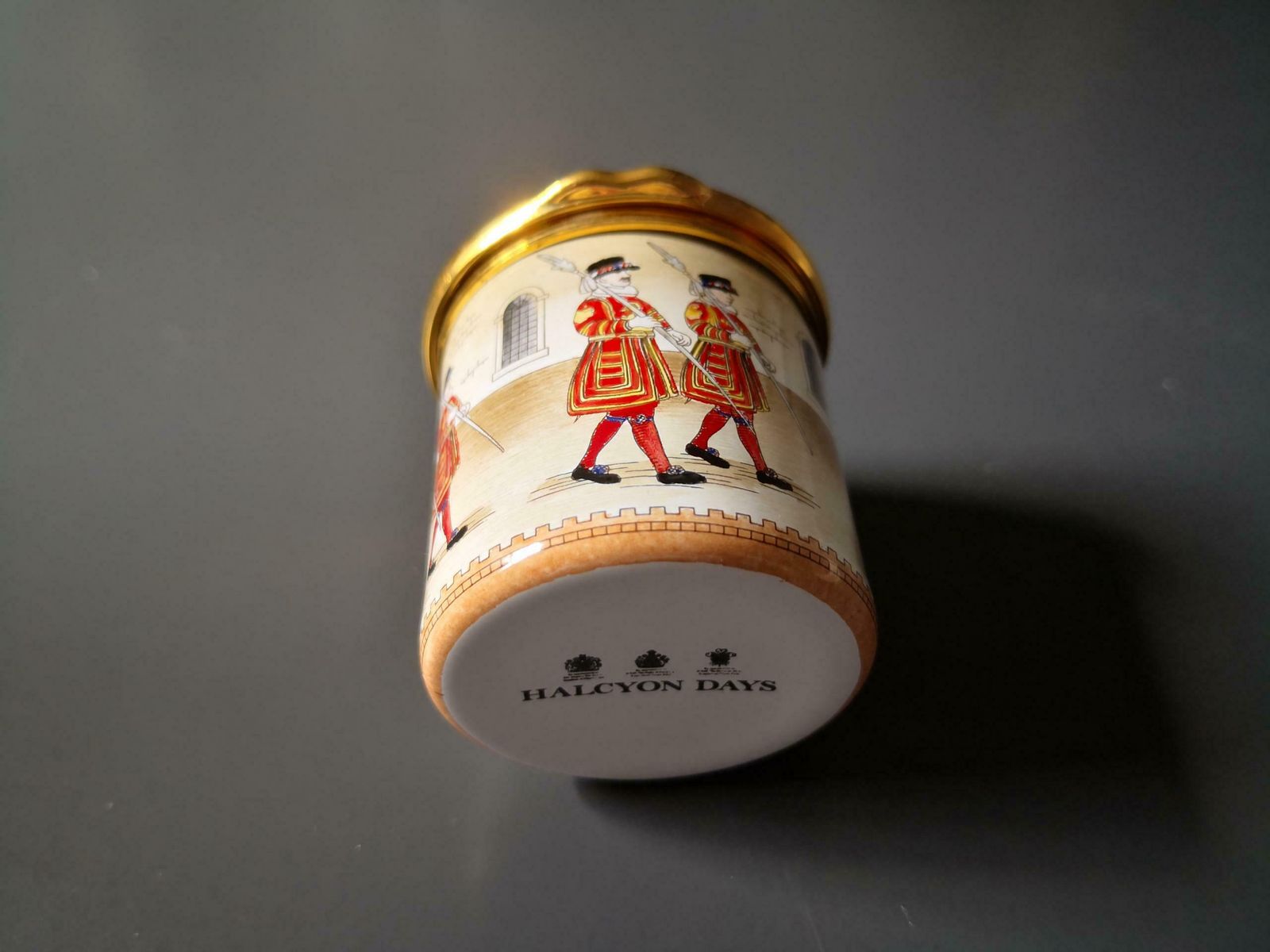 Halcyon Days Beefeater Enamel Trinket Box In Giftbox photo Home Decor