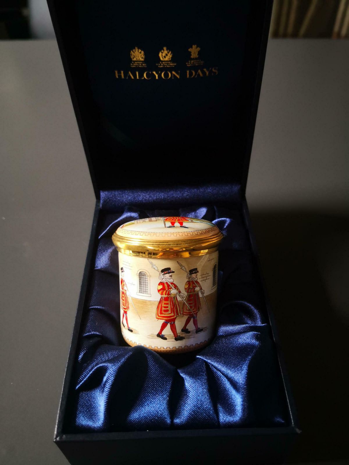 Halcyon Days Beefeater Enamel Trinket Box In Giftbox