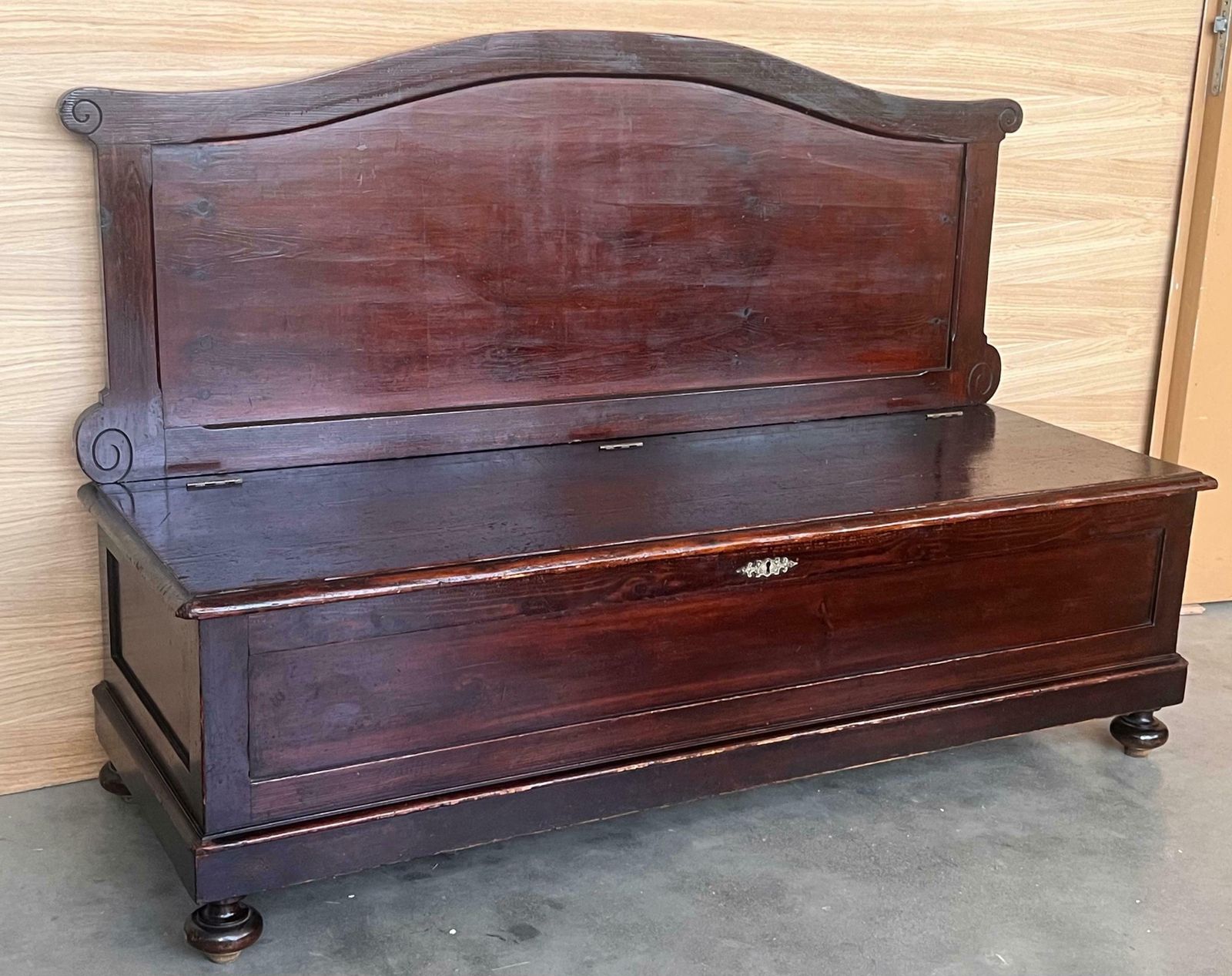 Banc coffre d'époque en noyer, Italie photo 3476.0