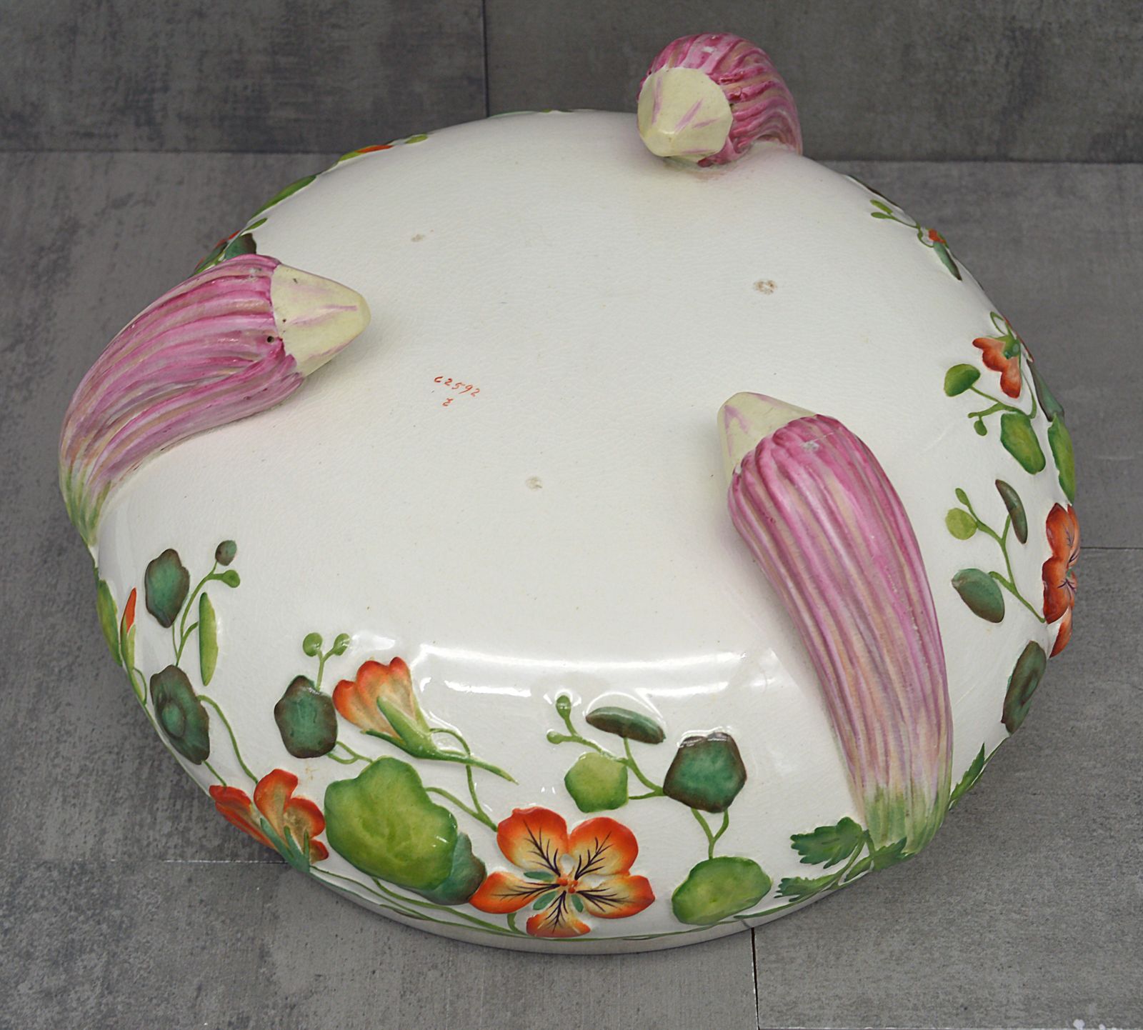 photo vintage Antique Ceramic Majolica Salad Bowl (Or Soup Tureen) With Original Serving Cuttlery.