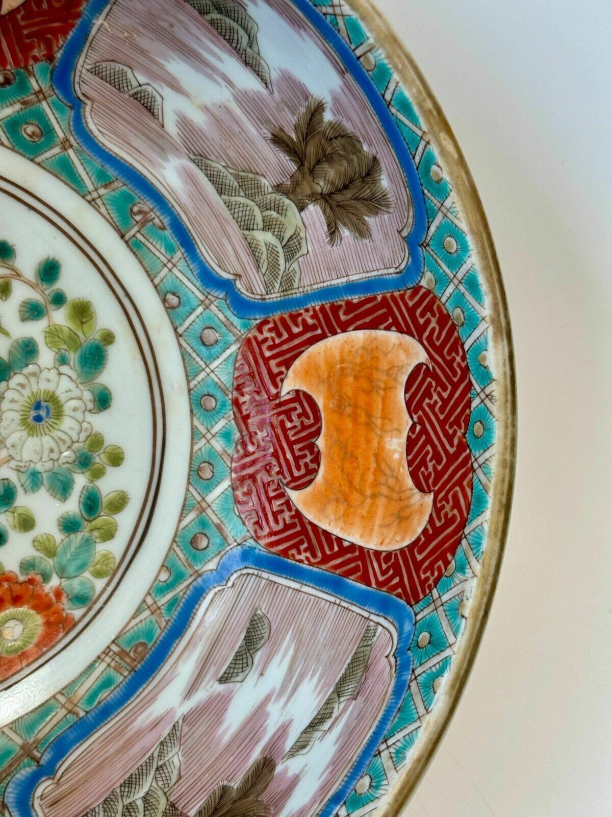 photo vinterior A 19th Century Japanese Meiji Period Imari Bowl Hand Painted With Flowers 25cmø
