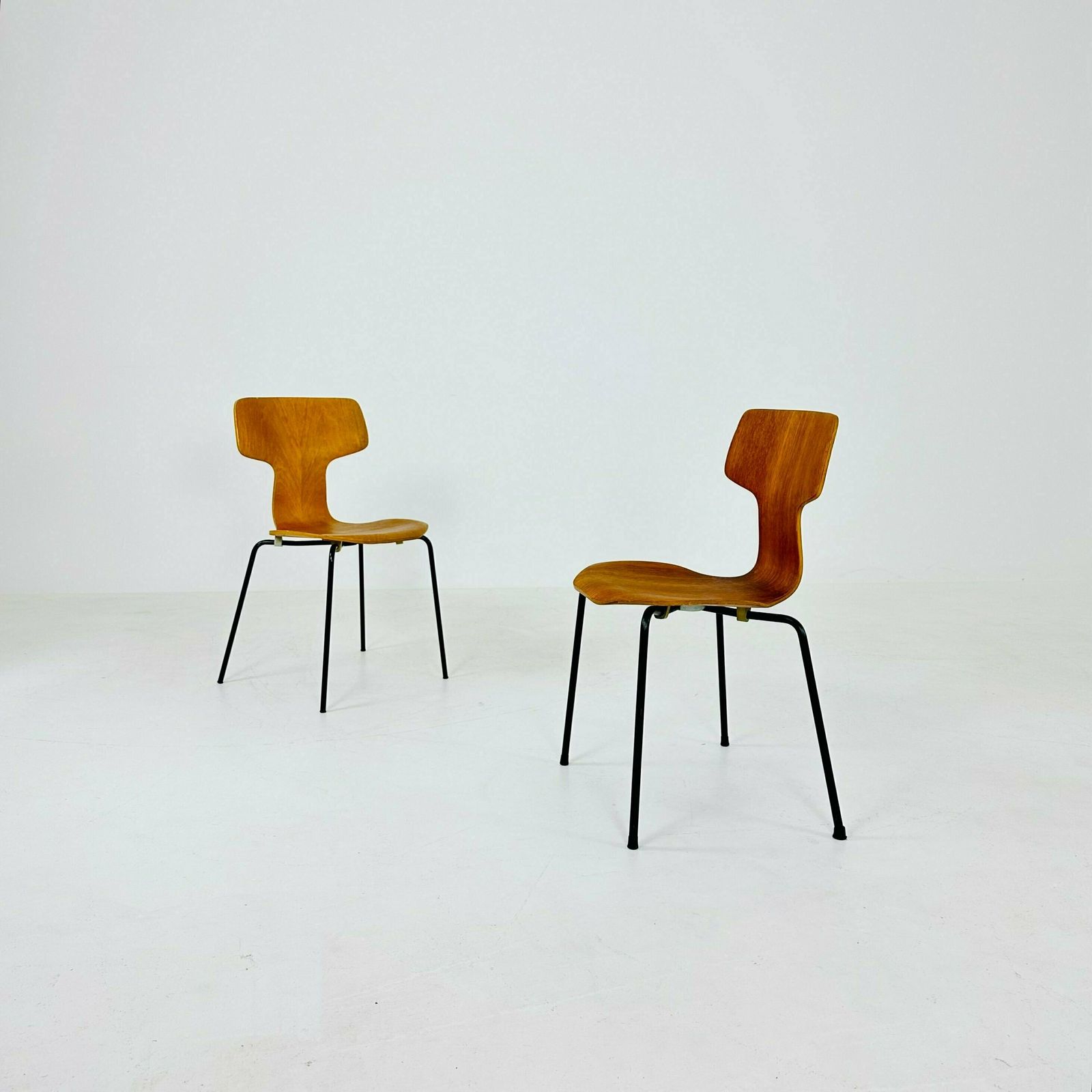 1 Of 2 Modell 3103 Hammer Chair By Arne Jacobsen For Fritz Hansen, Denmark , 1969 photo furniture