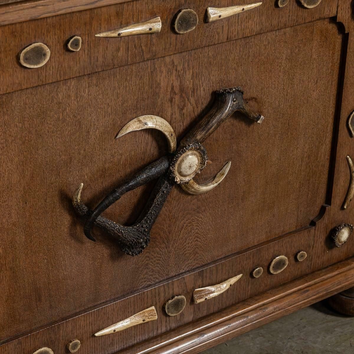 photo vinterior Antique 20th Century German Black Forest Oak & Antler Cabinet C.1900