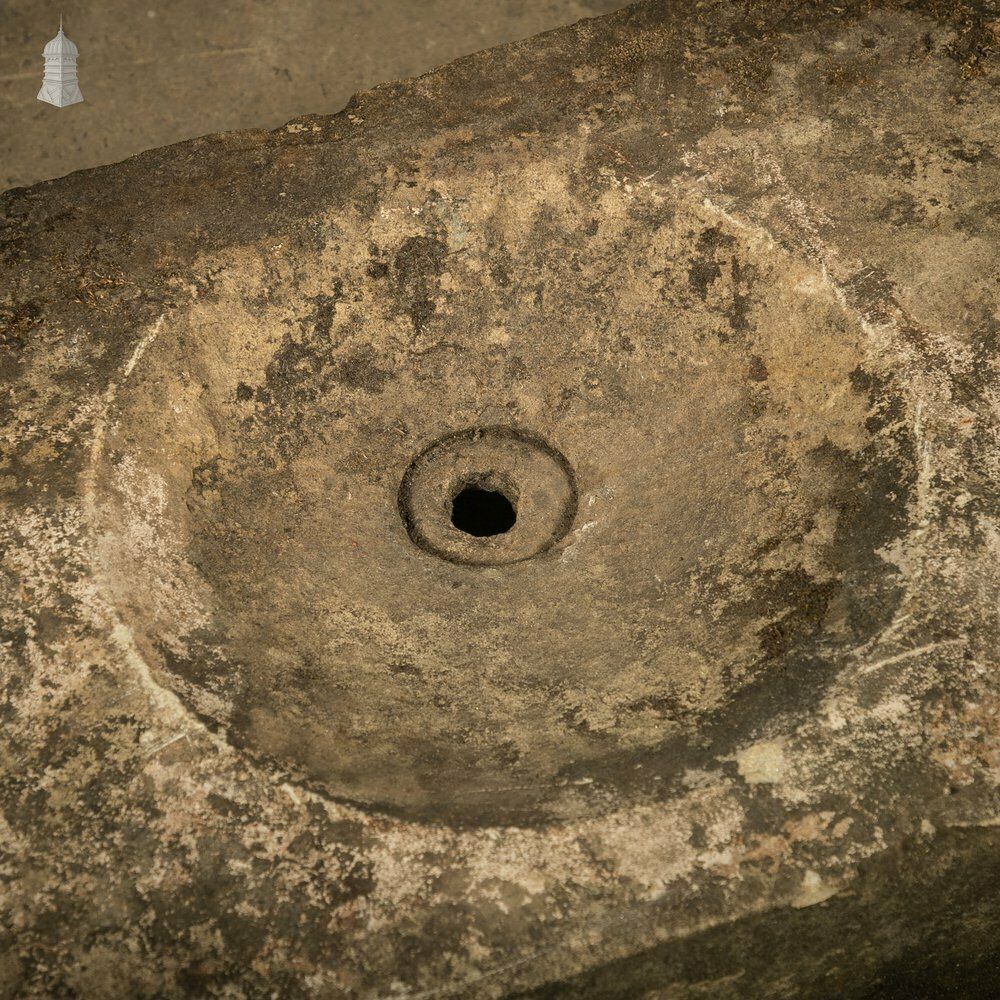 photo vinterior Stone Drain Cover