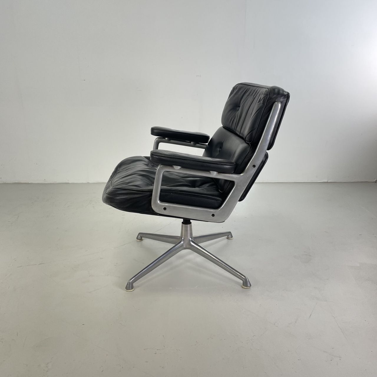 Charles Eames Herman Miller Time Life Lobby Chair In Black Leather photo for sale