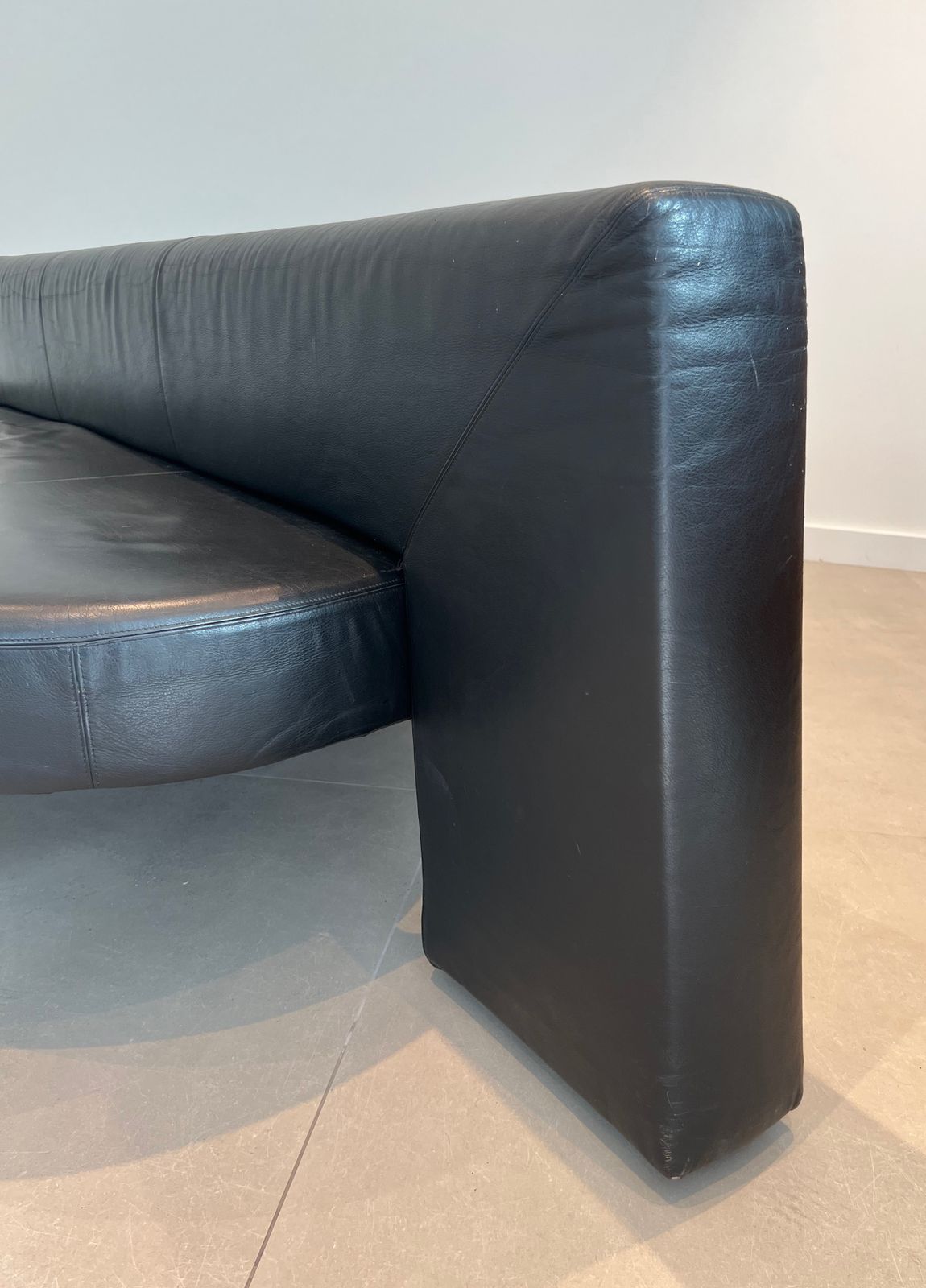 photo furniture Rare Oval Design Sofa In Black Leather And Chrome Feet. French Work. Circa 1970