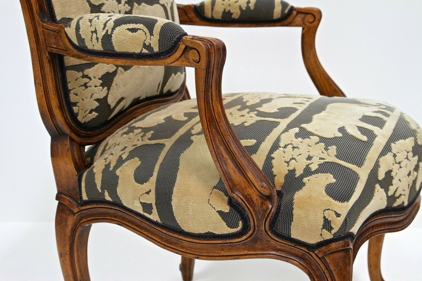 photo vinterior 19th Century Nutwood Armchair, Handcarved, At Ca. 1880