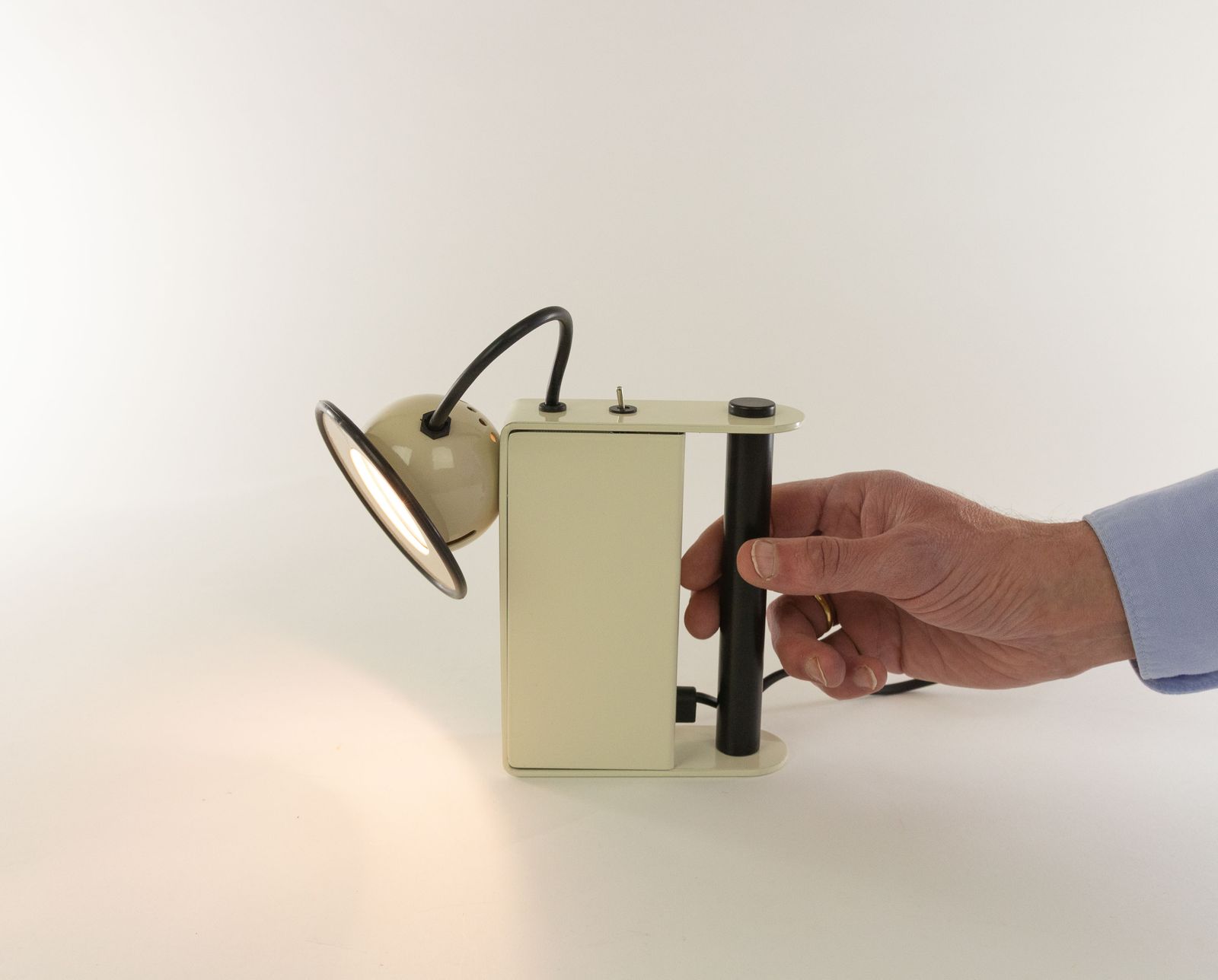 White Minibox By Gae Aulenti & Piero Castiglioni For Stilnovo, 1980s photo vintage