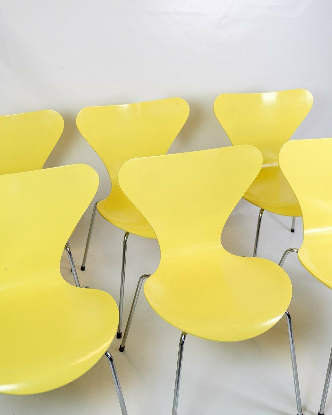 Set Of 6 Seven Chairs Model 3107 Lacquered In Yellow Paint By Arne Jacobsen For Fritz Hansen From 1990s photo furniture