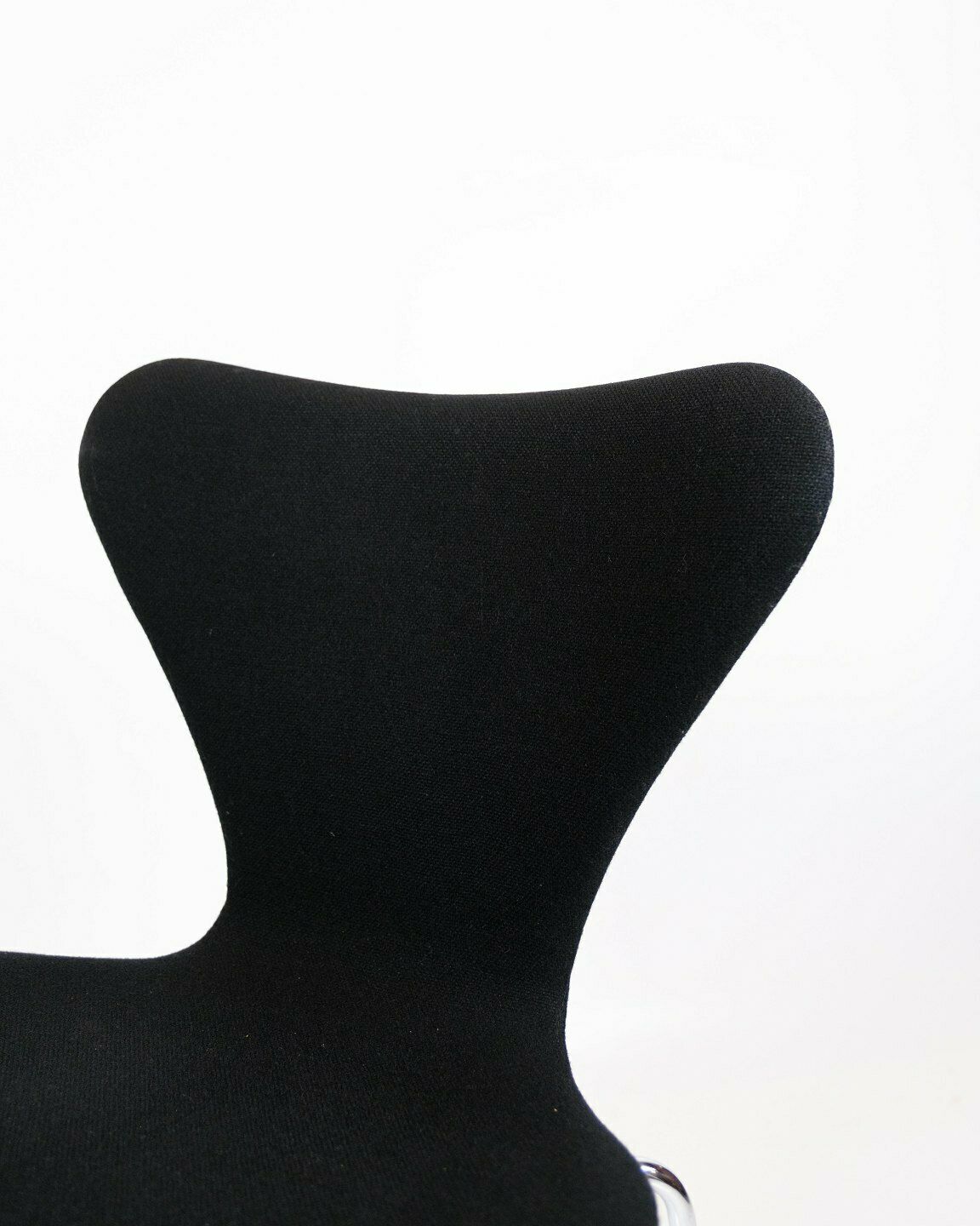 Set Of 4 Seven Chair Model 3107 Original Upholstered In Black Fabric By Arne Jacobsen For Fritz Hansen photo 1650.0