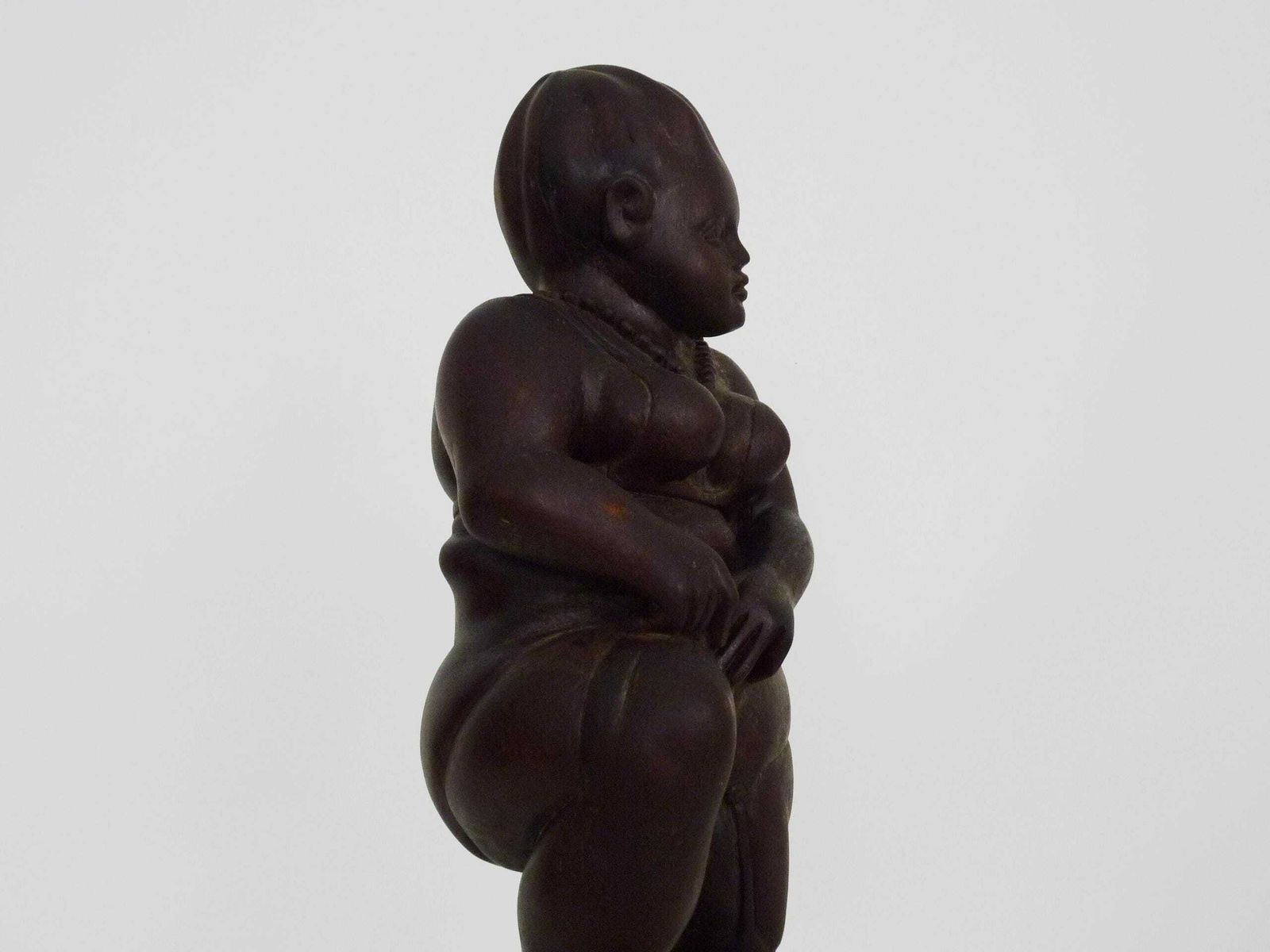 Grotesque Exotic Wood Sculpture Of A Woman Showing Her Thigh. 80s. Botero Style photo vinterior
