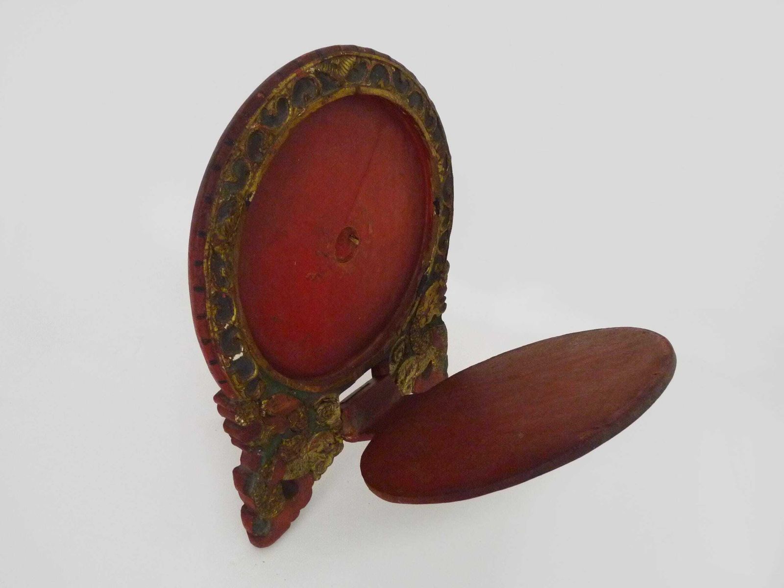 Chinese Psyche Mirror In Hand Carved Wood, Gilded And Lacquered In Red. Early To Mid 20th Century photo vinterior