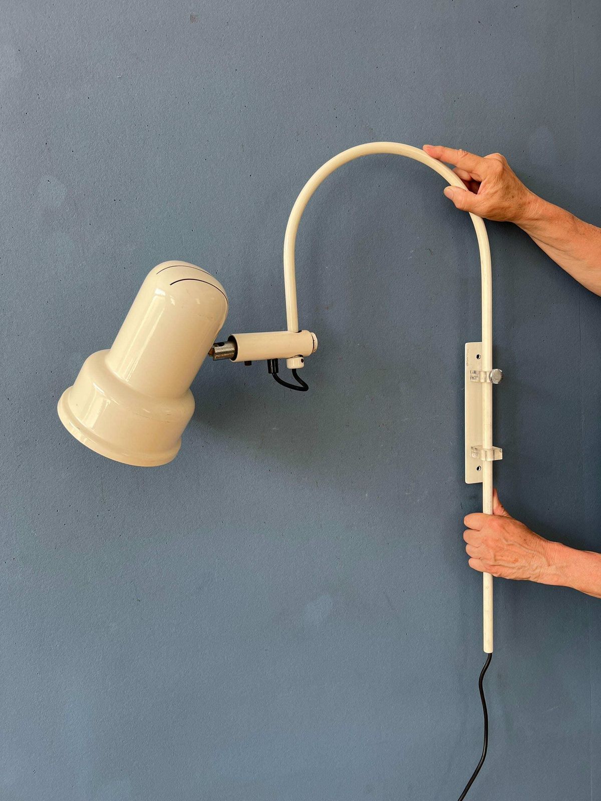 Beige Mid Century Anvia Boogwandlamp photo vinterior