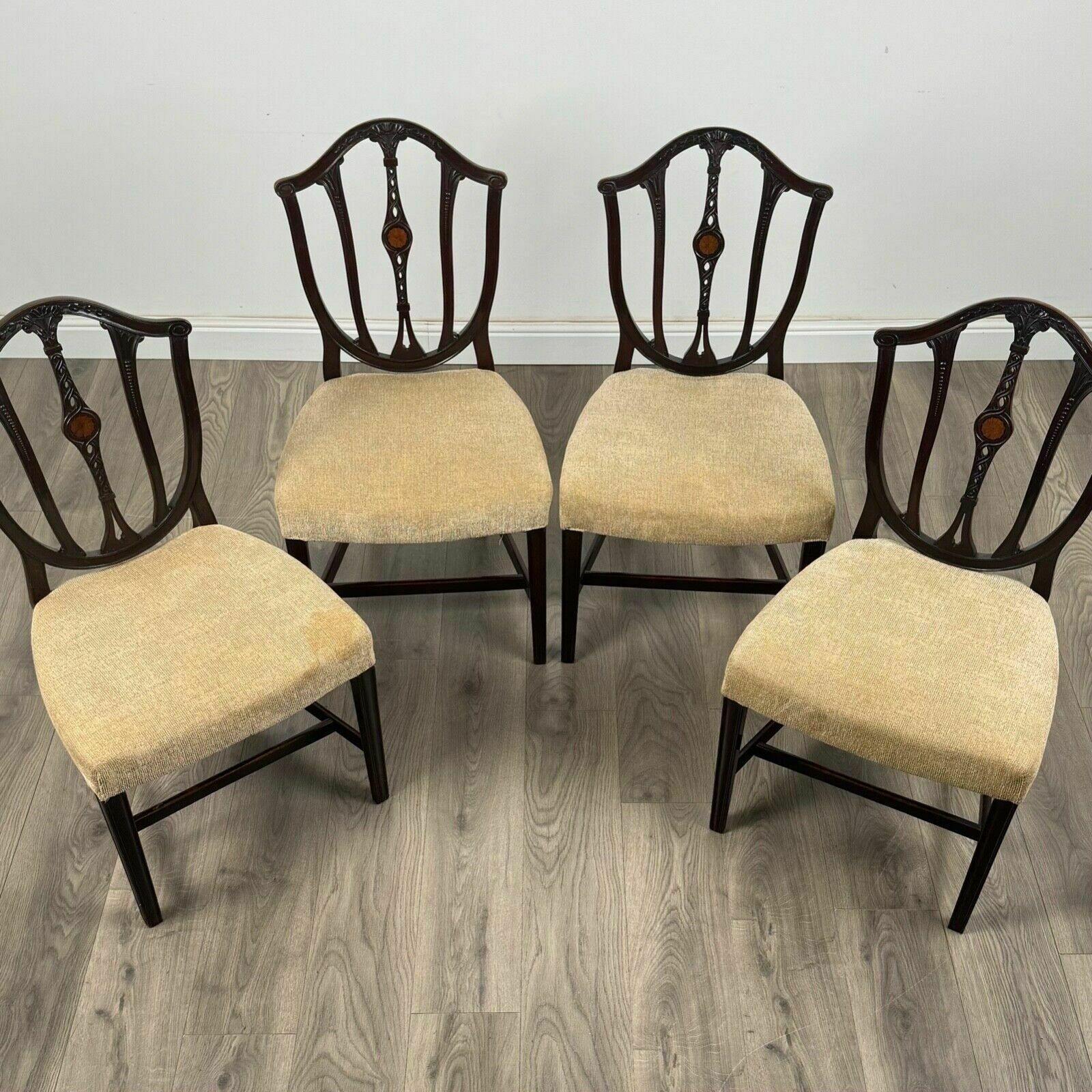 photo furniture Antique 18th Century Set Of 8 Hepplewhite Style Dining Chairs