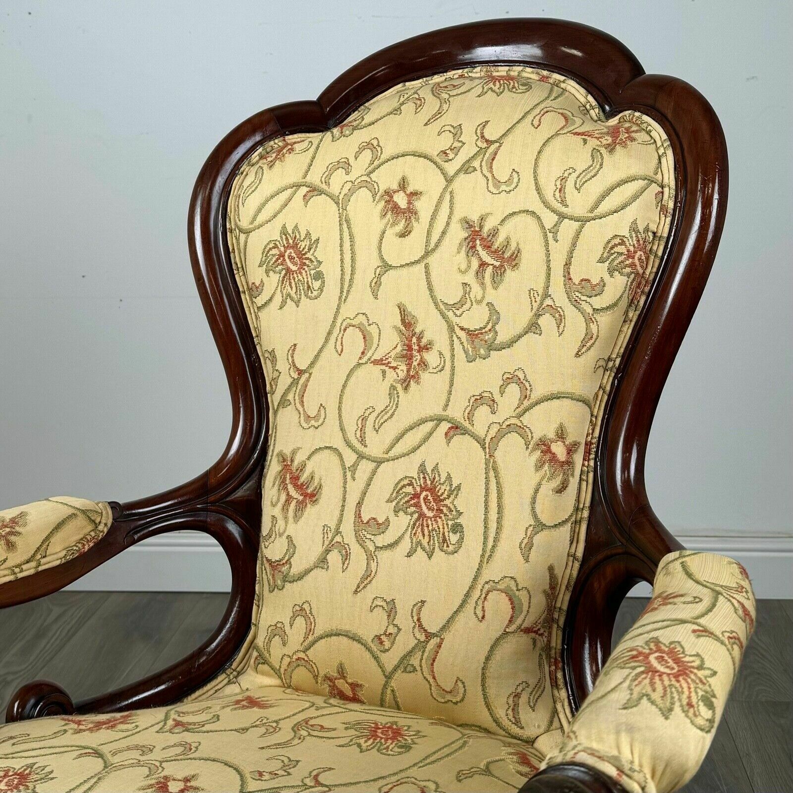 photo furniture Antique 19th Century Armchair In Mahogany
