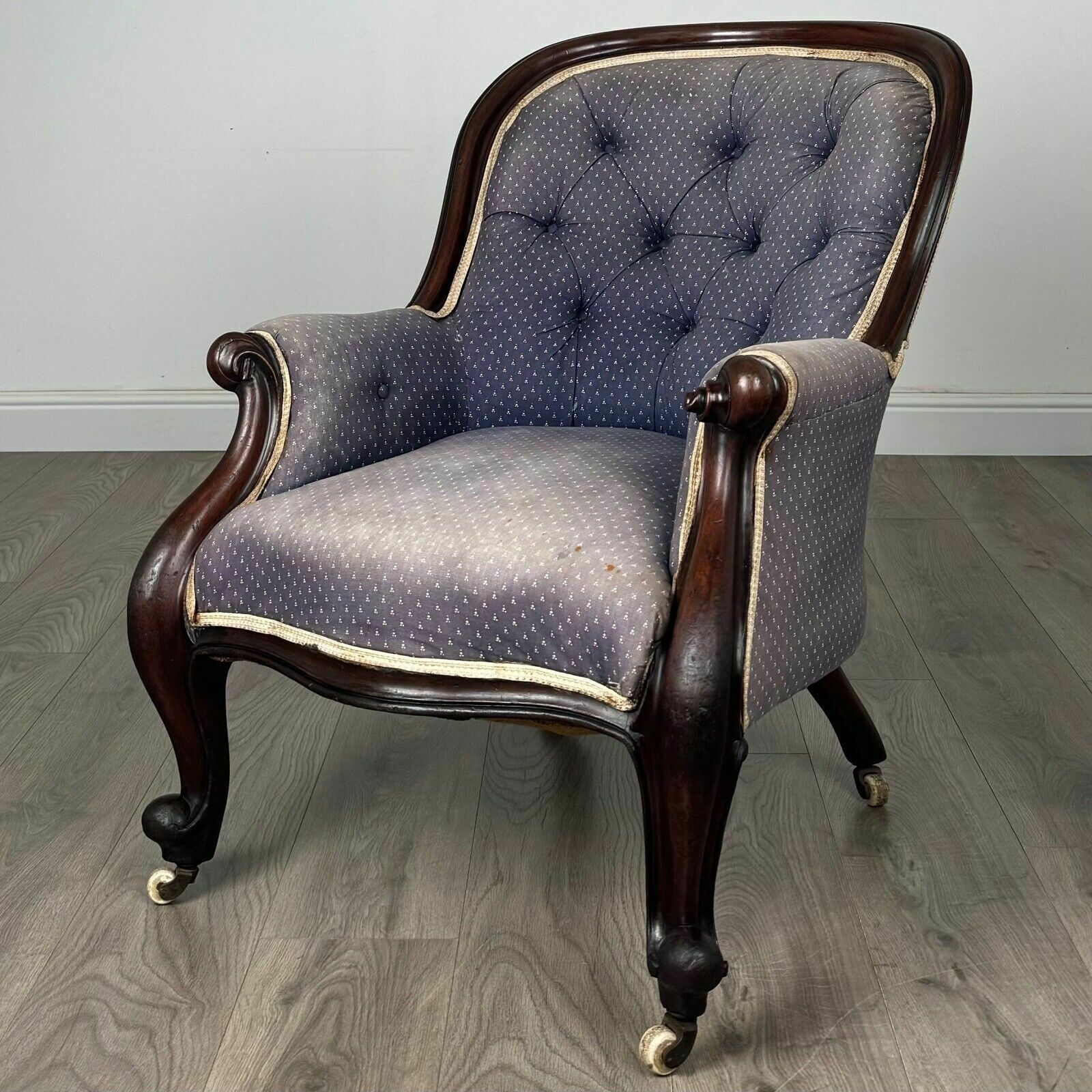 Antique 19th Century Button Back Armchair In Mahogany