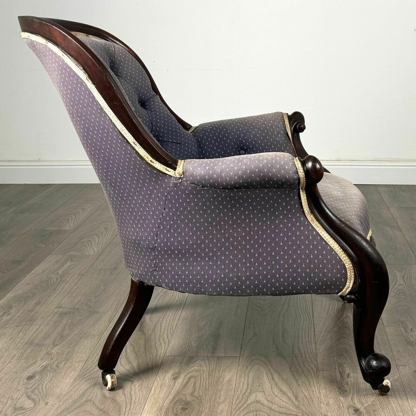 Antique 19th Century Button Back Armchair In Mahogany photo vinterior