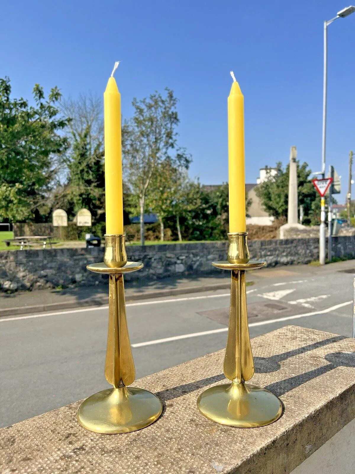 photo vintage Pair Of English Antique Art Nouveau Arrow Cross Stem Candlesticks Candle Holders
