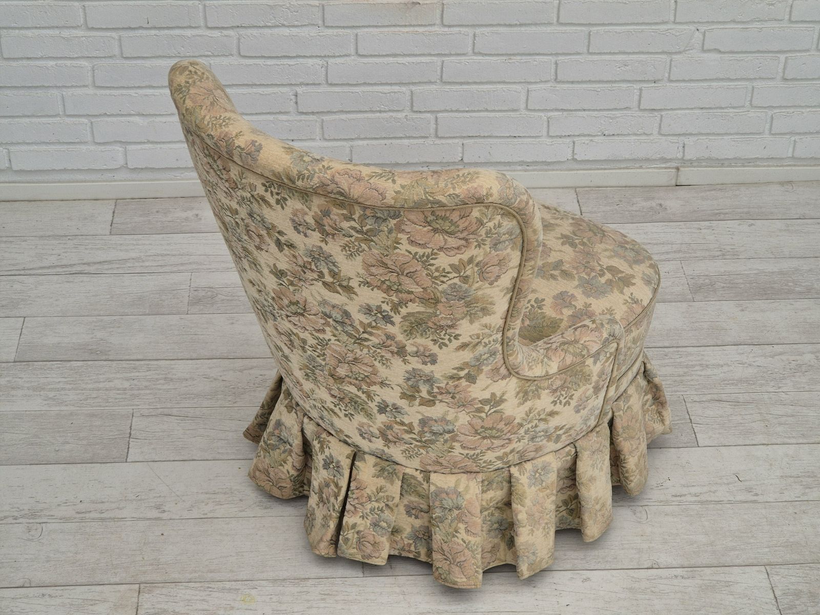 Jaren 1970, Deense Easy Side Chair, Zeer Goede Staat, Bloemmotief Meubelvelours. photo for sale