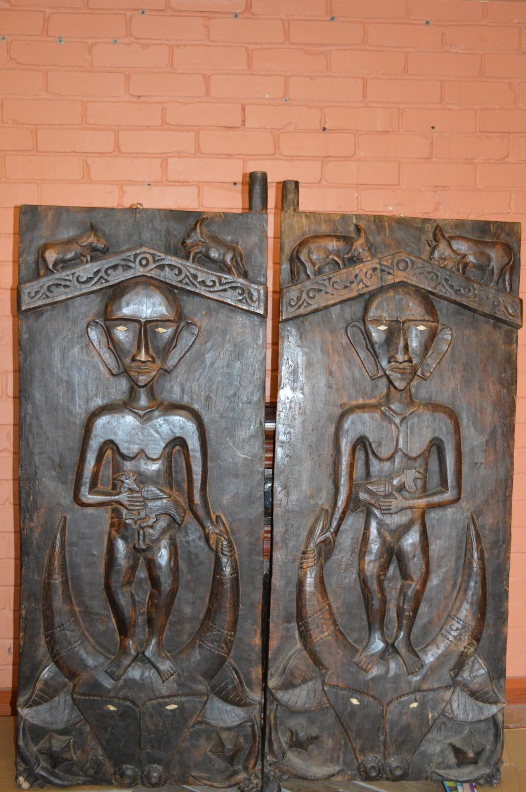 Pair Large (148cm) Antique Carved Tribal Doors Toraja Tribe, Sulawesi, Indonesia, C1850. photo 2995.0