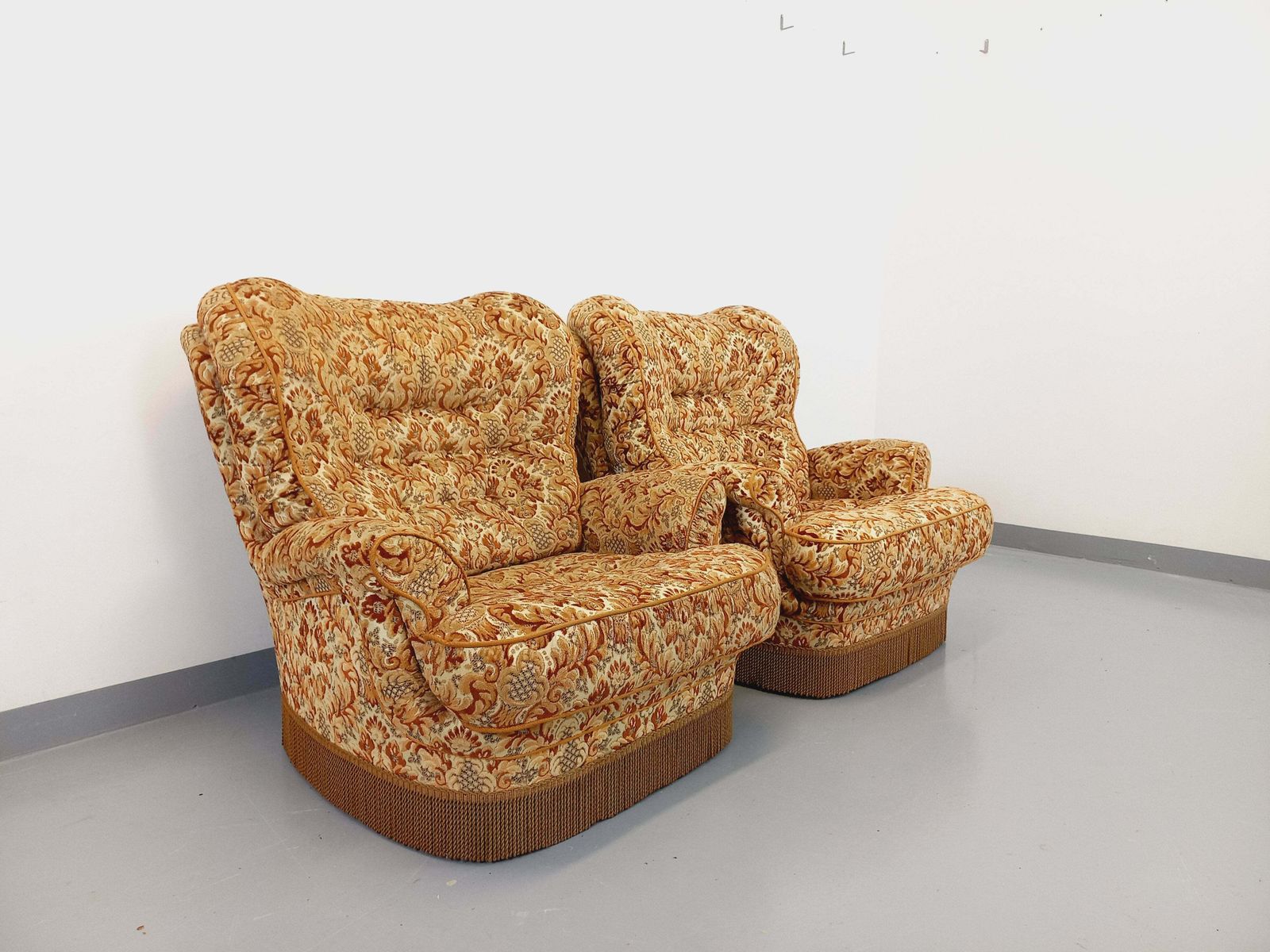 2 fauteuils vintage à franges en tissu fleuri