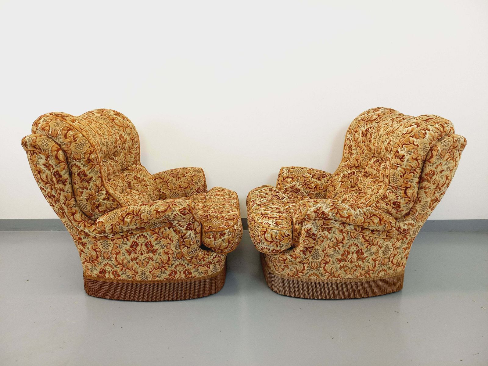 2 fauteuils vintage à franges en tissu fleuri photo vintage