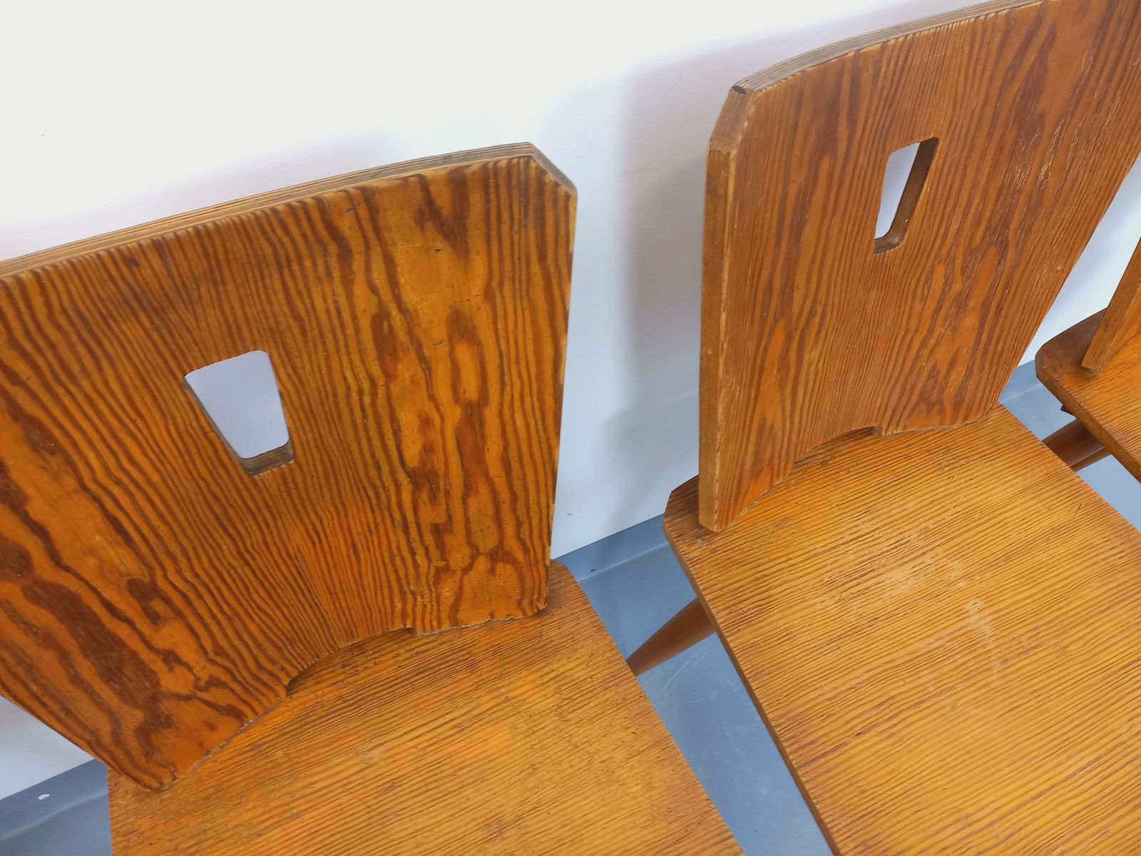 4 chaises brutalistes en hêtre et pin photo vinterior