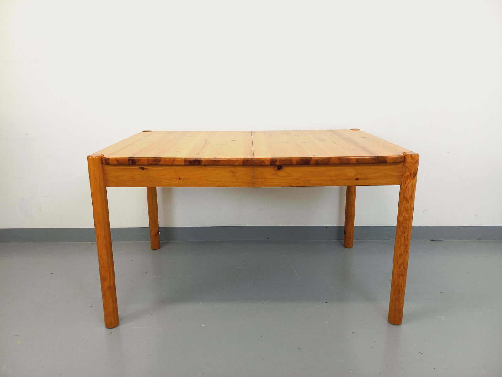 Table rectangulaire en pin, années 1960, vintage photo for sale