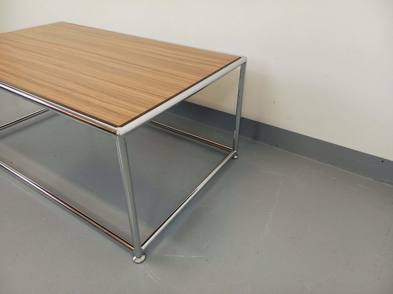 Table basse rectangulaire de style USM en métal chromé photo vinterior
