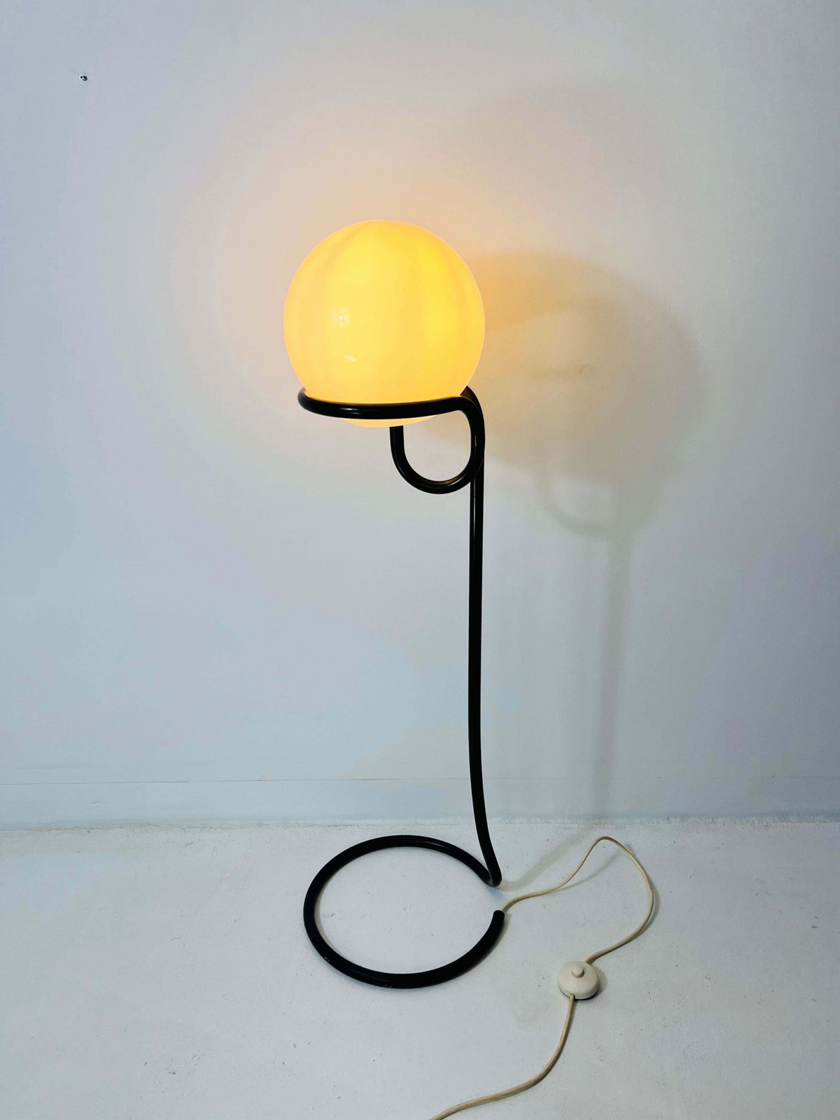 photo furniture Black Floor Lamp Globe By Aldo Van Den Nieuwelaar For Domani Designs, Amsterdam