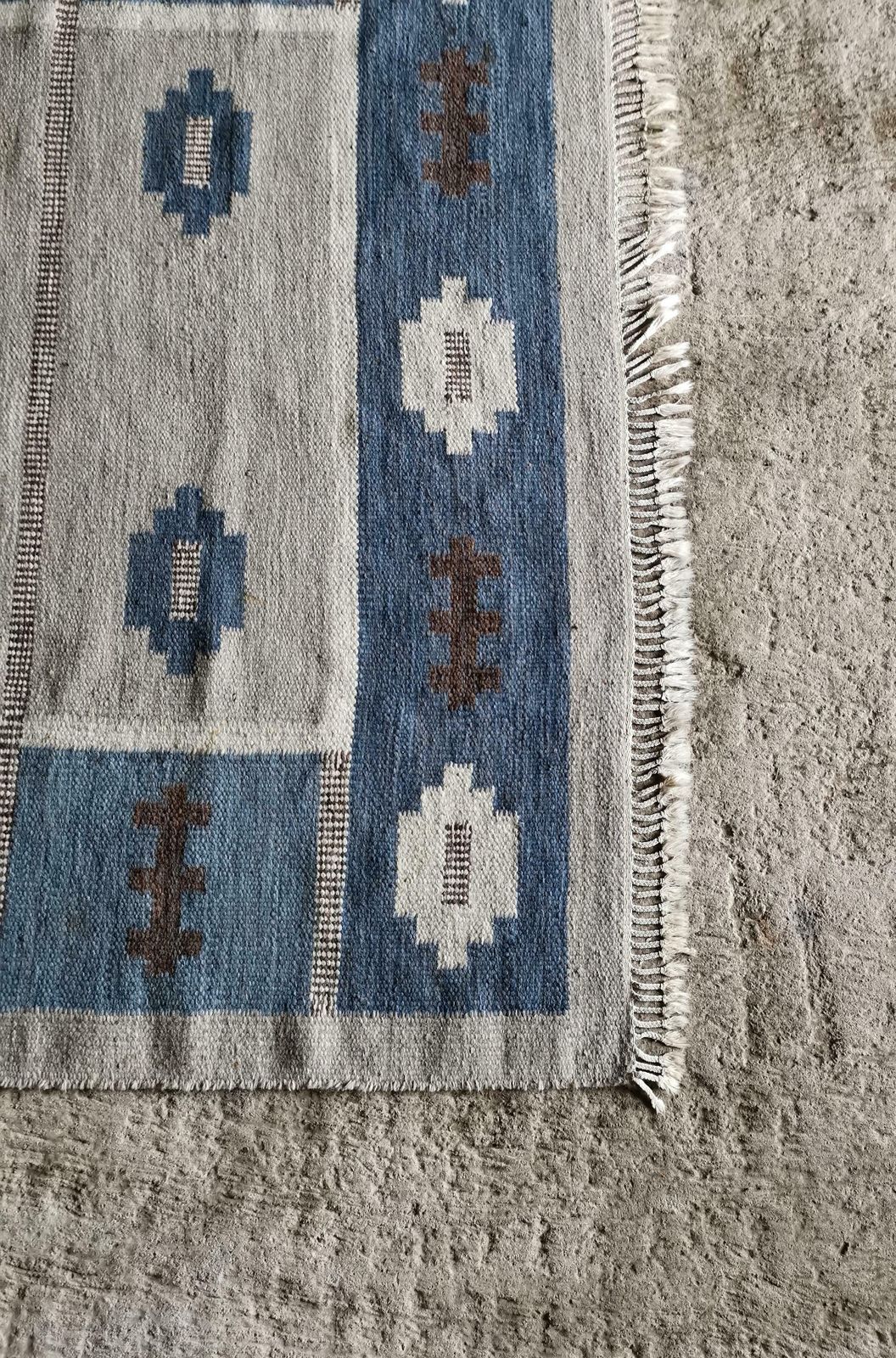 Large Swedish Flatweave Rölakan Carpet Svensk Hemslöjd, Signed Sh, Sweden 1950s photo vinterior