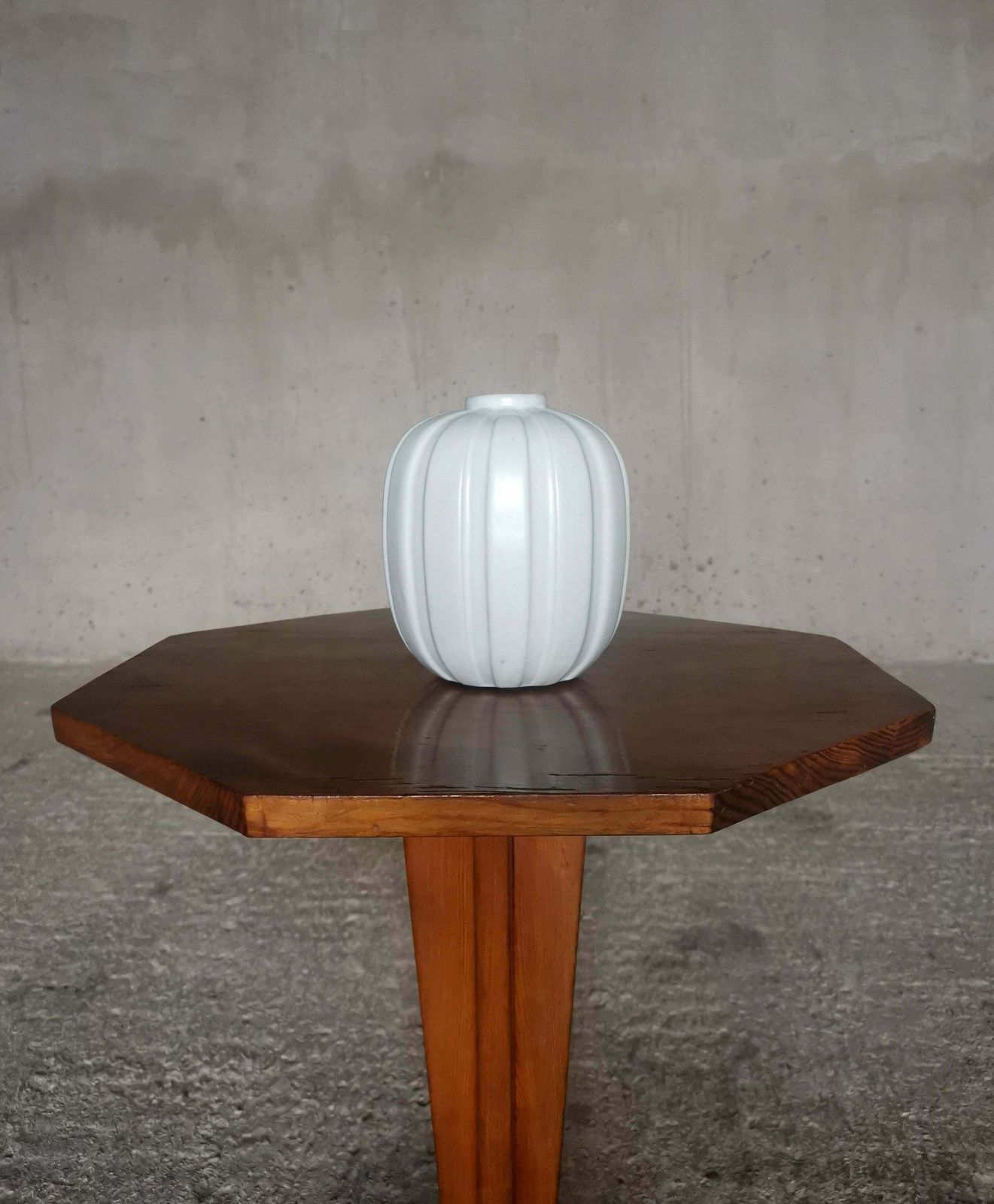White, Modernist Vicke Lindstrand Earthenware Vase, By Upsala Ekeby Sweden 1930s photo for sale