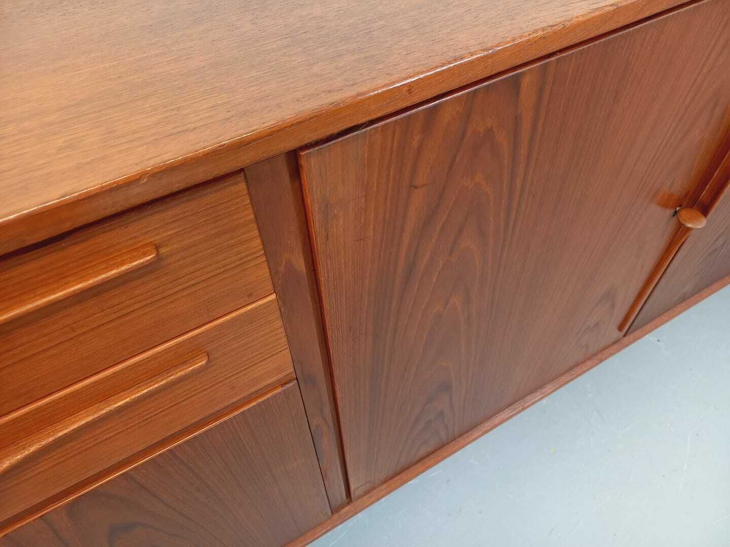 photo vintage Enfilade scandinave Swiss Teak en teck