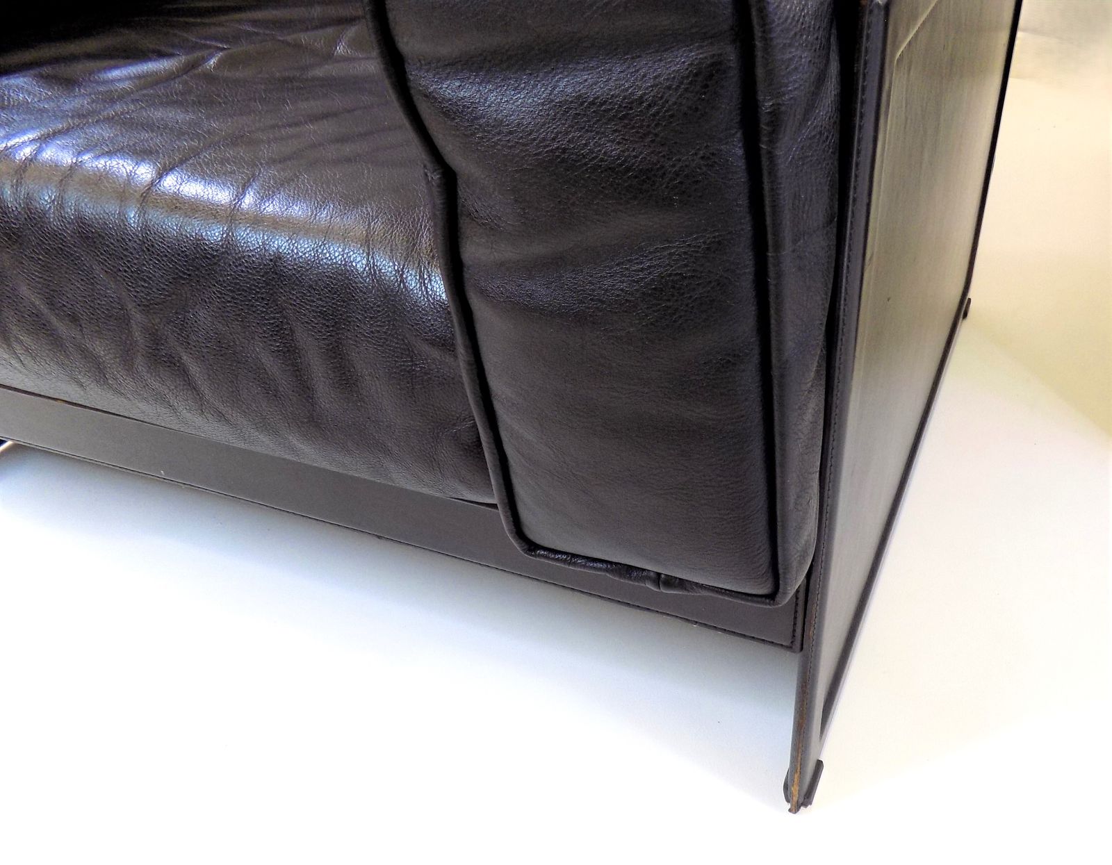 photo furniture Matteo Grassi Korium Km 3 1 Leather Lounge Chair By Tito Agnoli, 1980