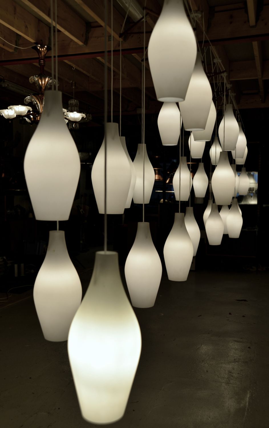 photo vintage 30 Large Midcentury Glass Bowling Pin Lights Set Of 10 Scandinavian Teak Cascade Chandelier Pendants 1960s