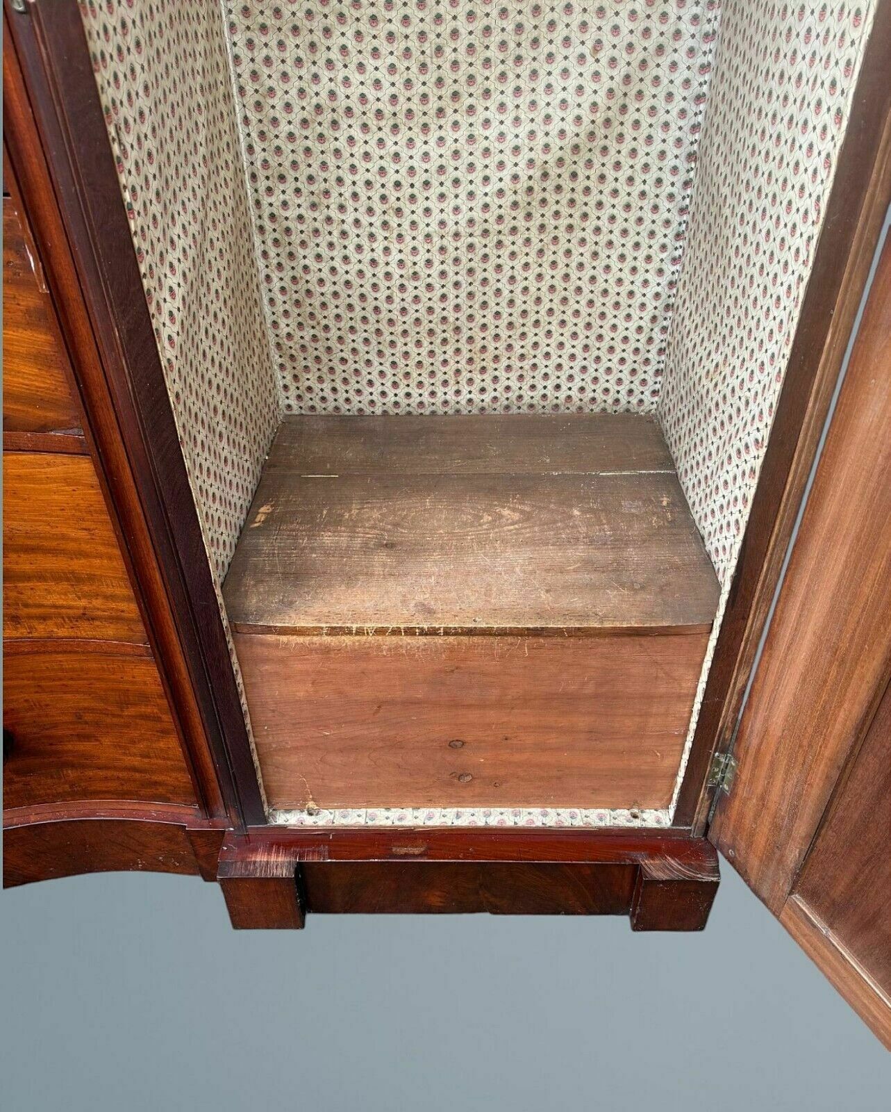 photo vinterior A Good Large Figured Mahogany Compactum Wardrobe