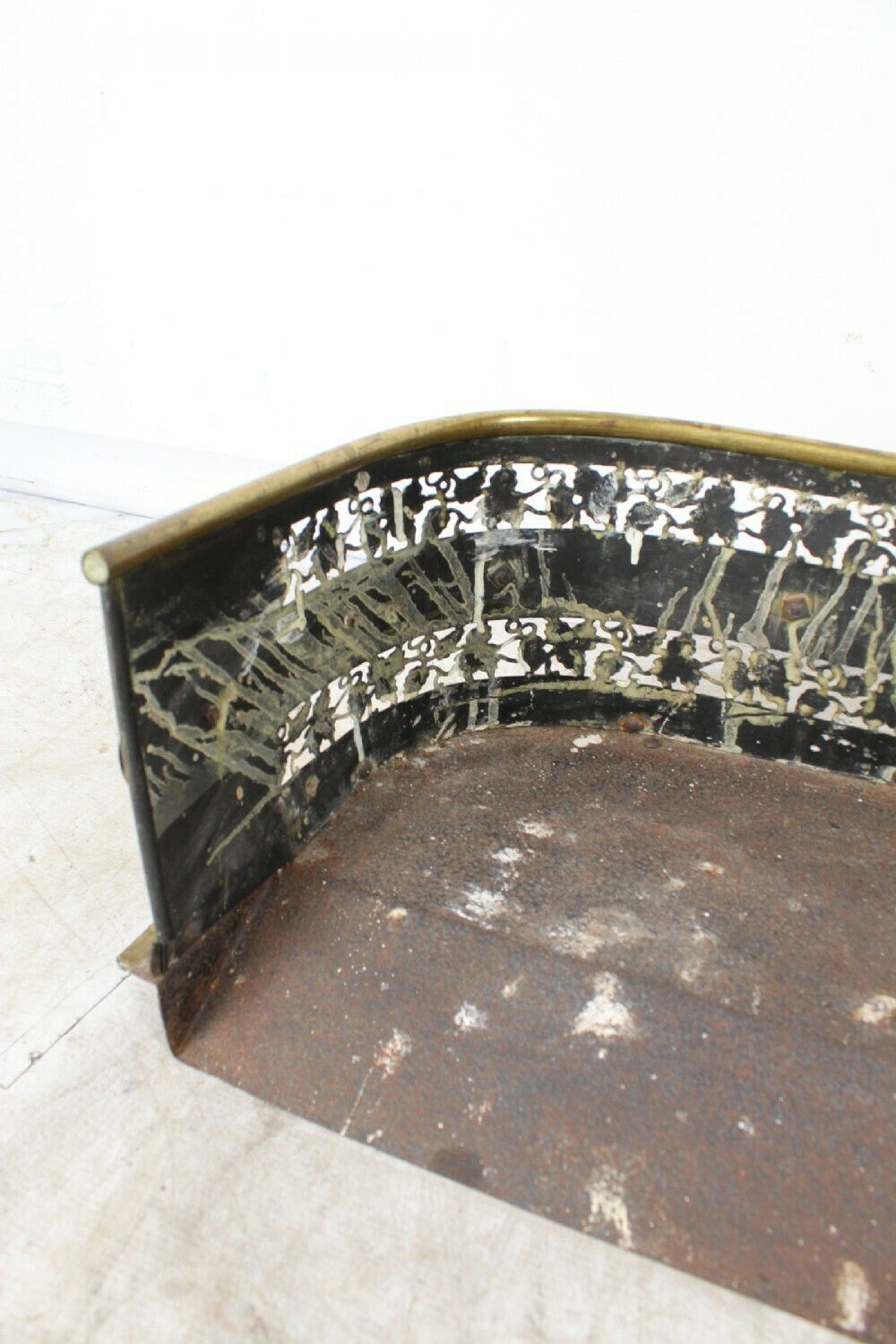 250.0 Small Victorian Pierced Brass Fire Fender photo