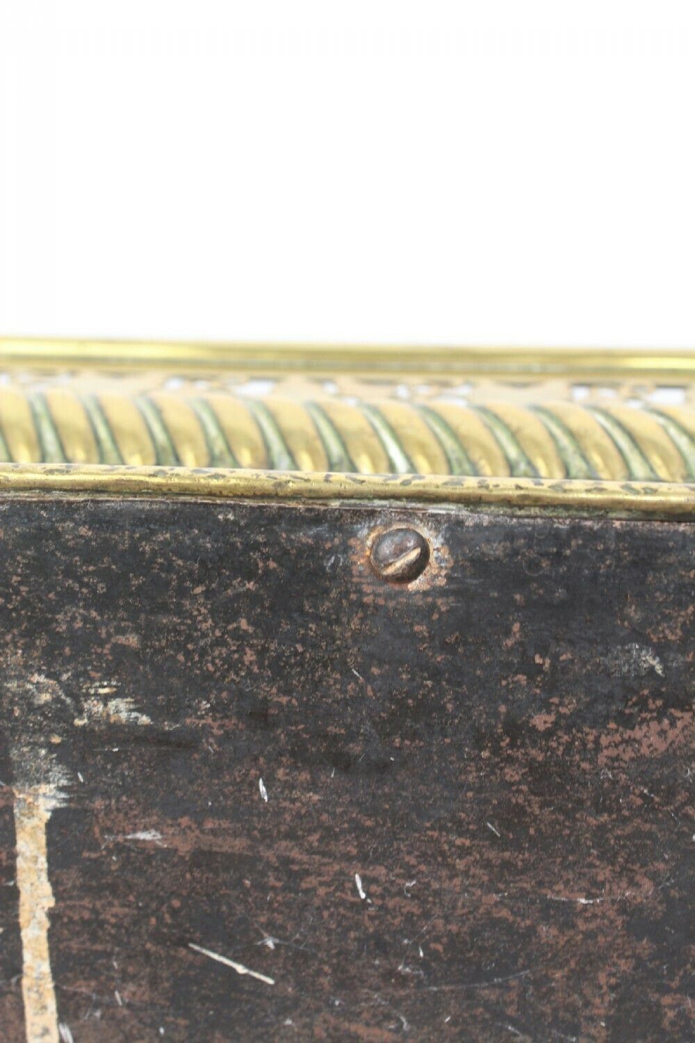 photo vinterior Small Victorian Pierced Brass Fire Fender