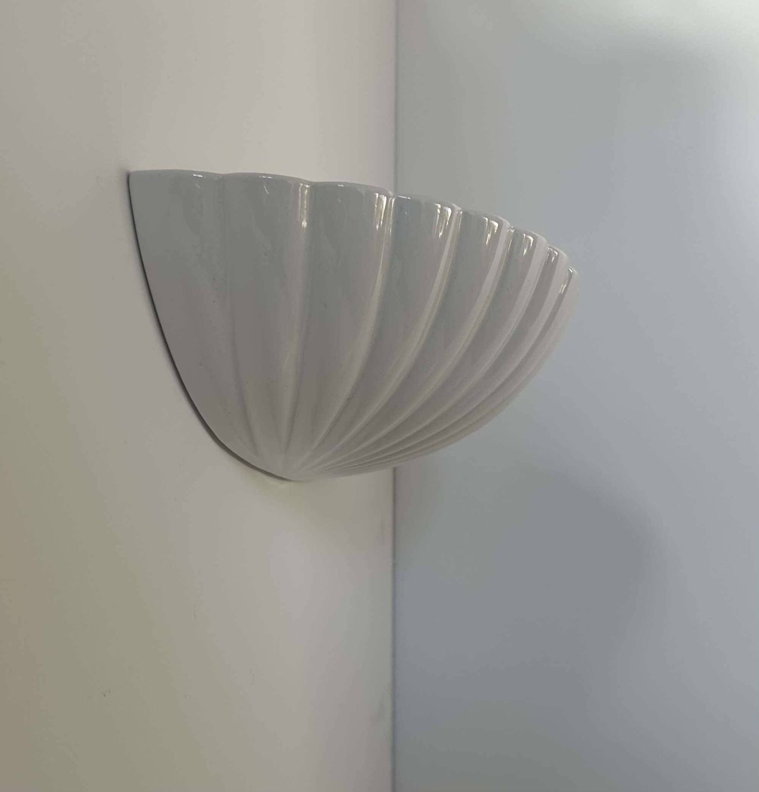 photo vintage Pair Of Vintage Shell Wall Lights, White Porcelain, France 1970