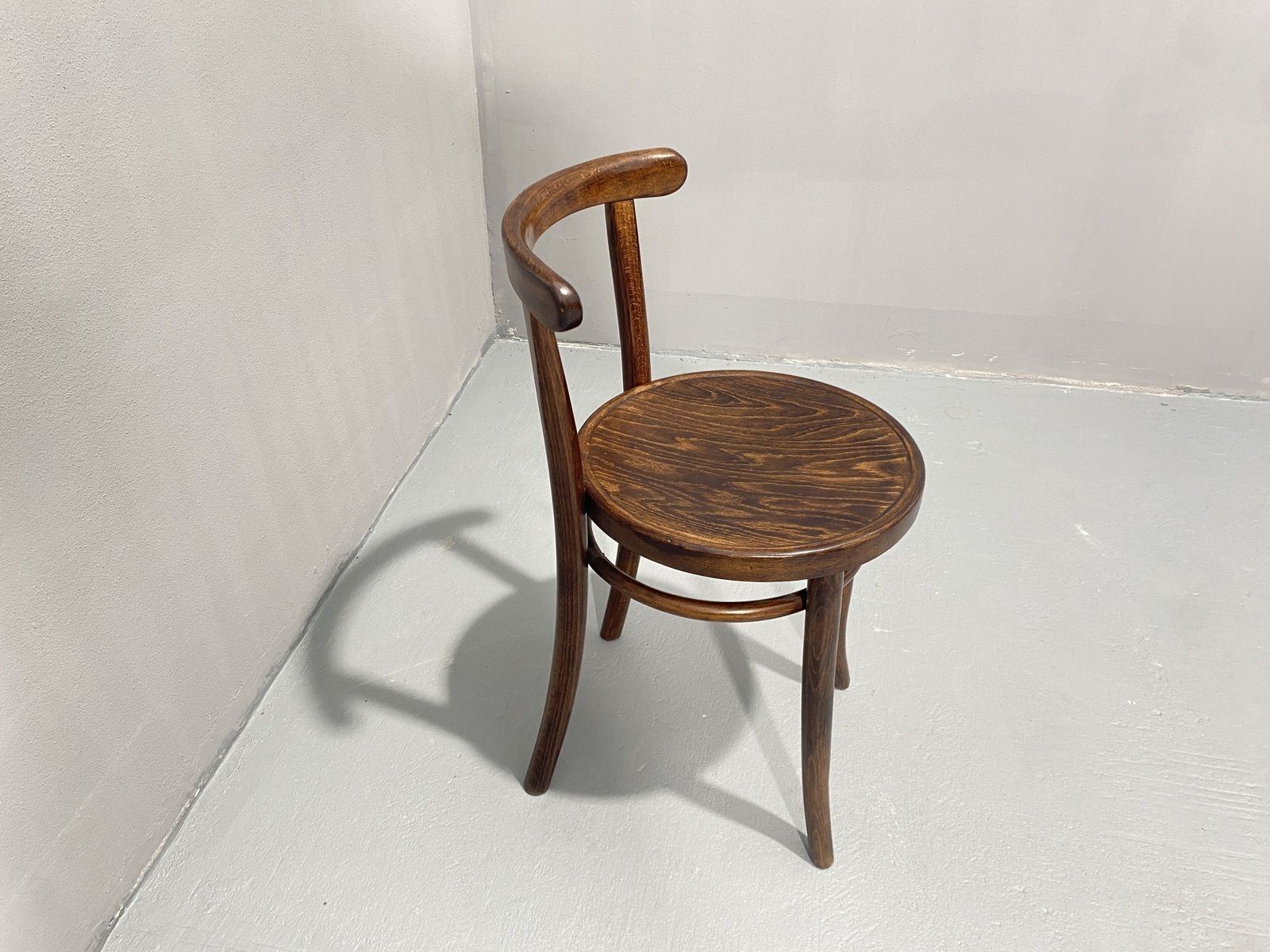 Fully Renovated Chair Thonet Mundus, Czechoslovakia, 1920´S photo vinterior